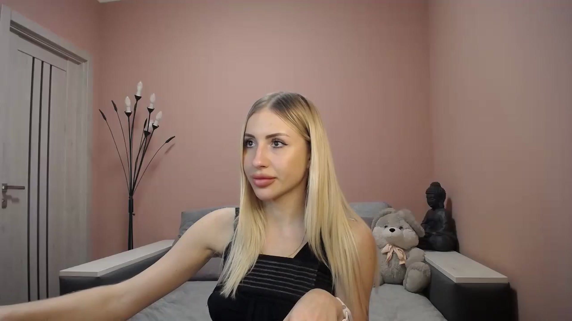 Gallery image thumbnail from KimKalash's myfreecams stream on, 01/08/2024, 10:29 image 19 of 20