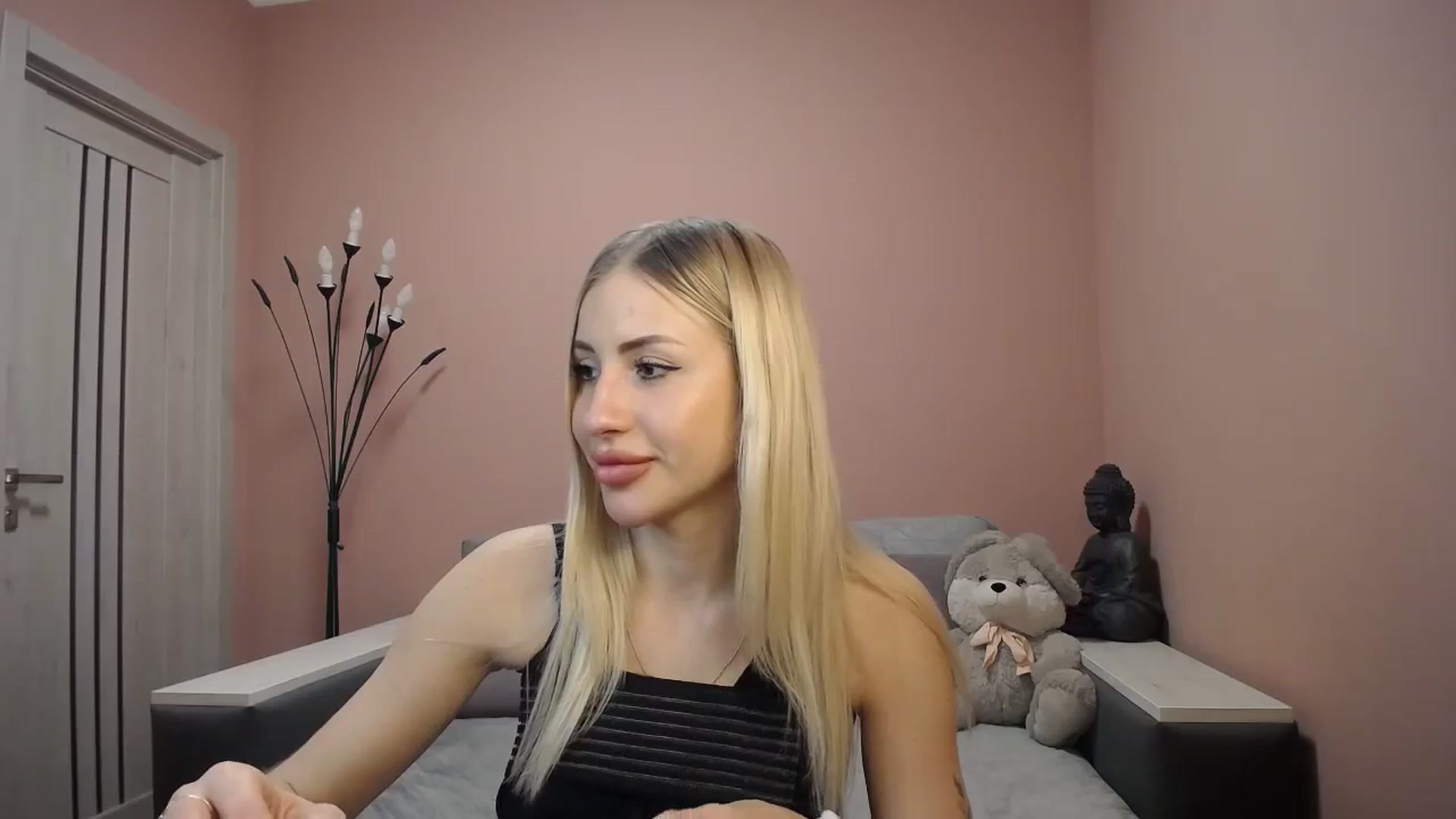 Gallery image thumbnail from KimKalash's myfreecams stream on, 01/08/2024, 10:29 image 11 of 20
