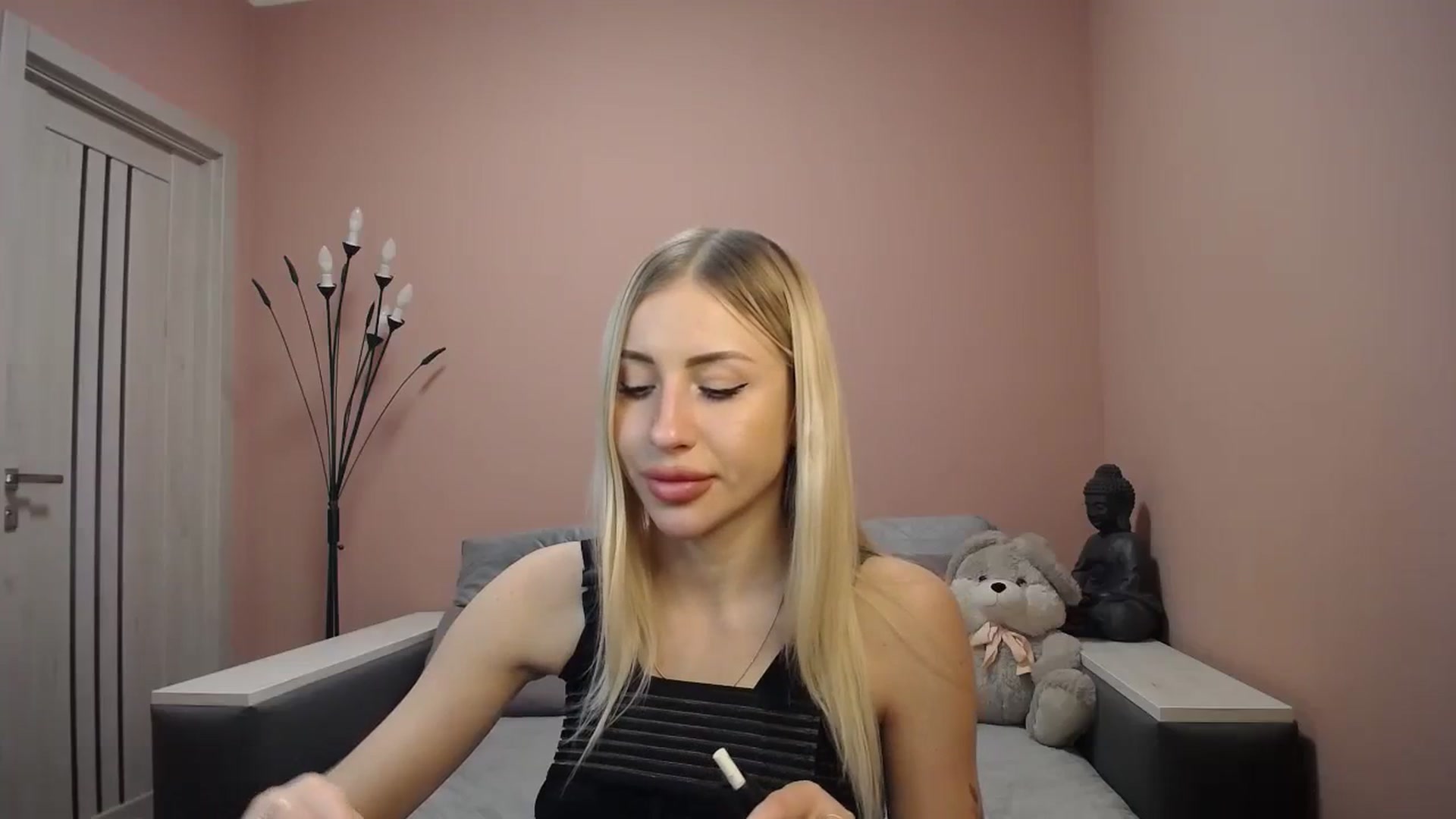 Gallery image thumbnail from KimKalash's myfreecams stream on, 01/08/2024, 10:29 image 15 of 20