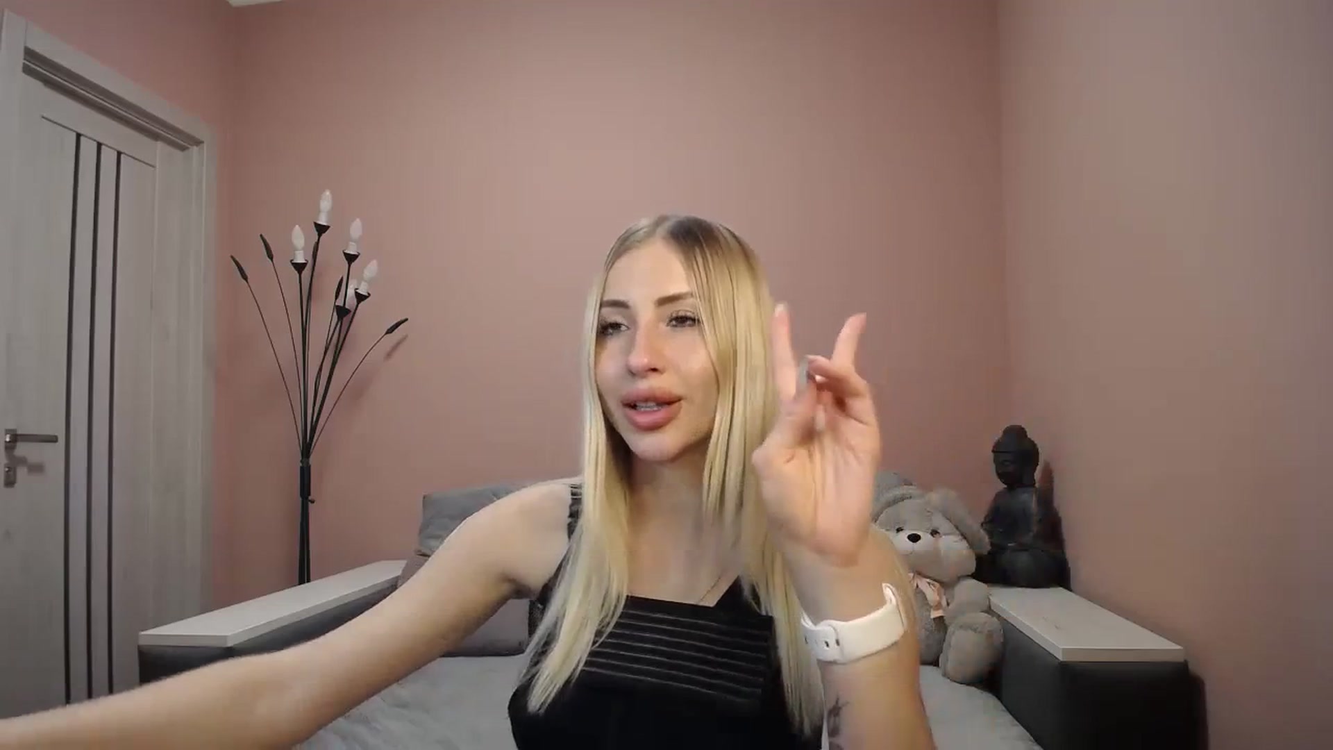 Gallery image thumbnail from KimKalash's myfreecams stream on, 01/08/2024, 10:29 image 16 of 20