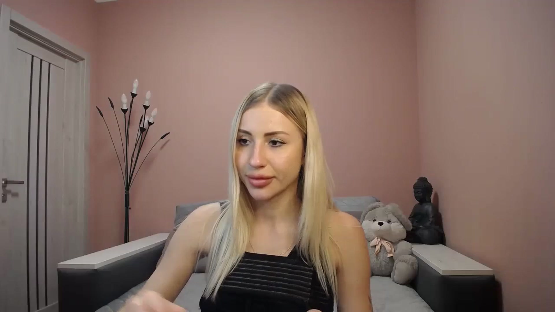 Gallery image thumbnail from KimKalash's myfreecams stream on, 01/08/2024, 10:29 image 18 of 20