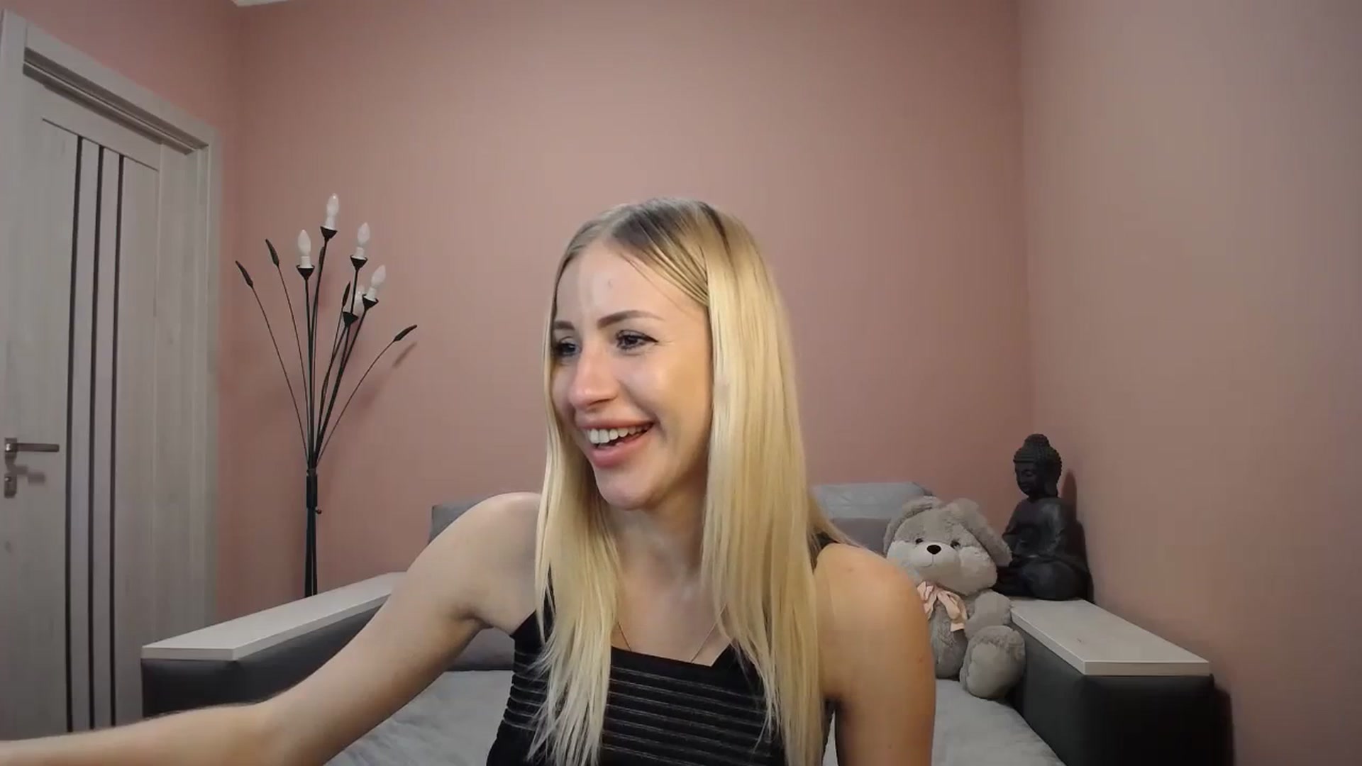 Gallery image thumbnail from KimKalash's myfreecams stream on, 01/08/2024, 10:29 image 17 of 20