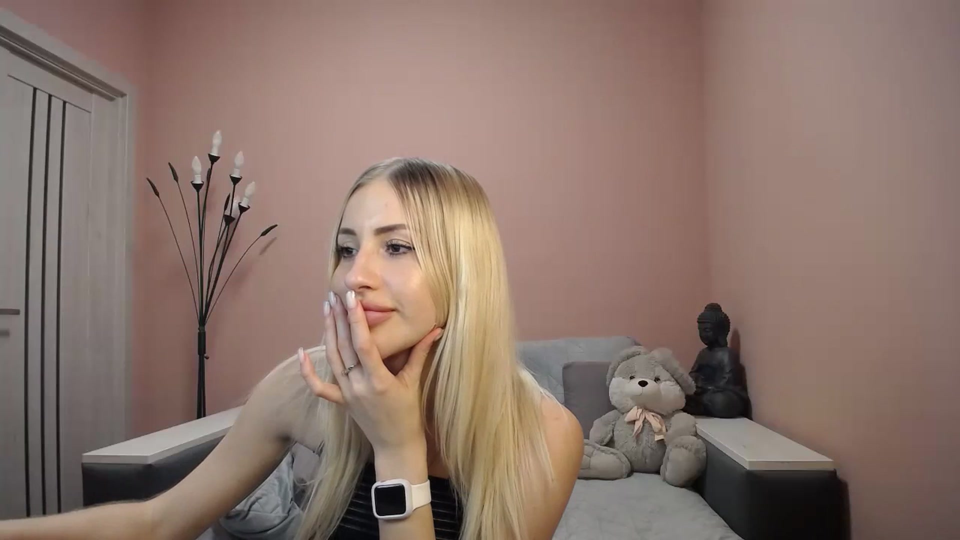 Gallery image thumbnail from KimKalash's myfreecams stream on, 01/08/2024, 12:22 image 4 of 20