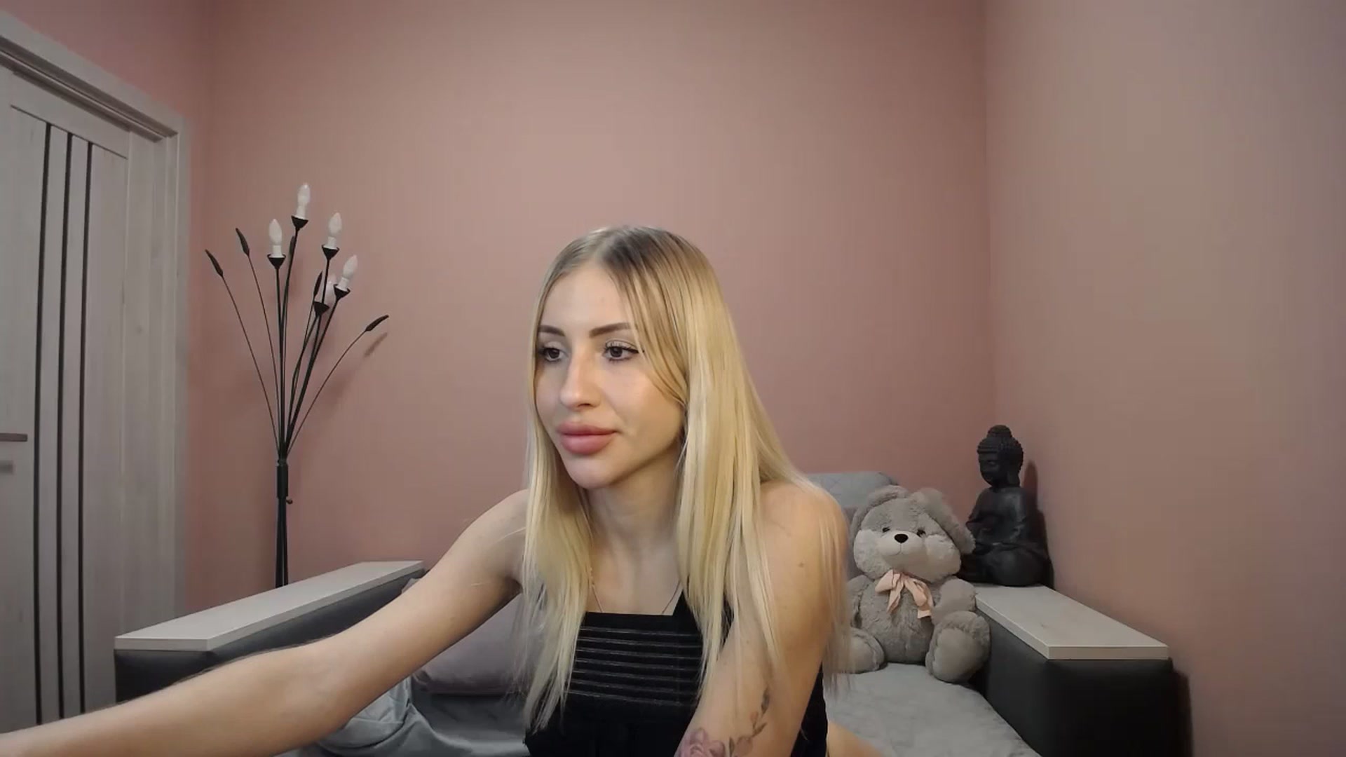 Gallery image thumbnail from KimKalash's myfreecams stream on, 01/08/2024, 12:22 image 11 of 20