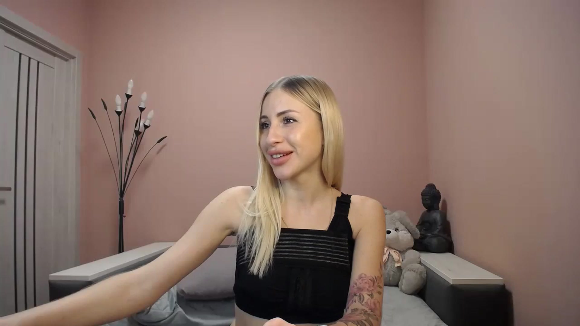 Gallery image thumbnail from KimKalash's myfreecams stream on, 01/08/2024, 12:22 image 12 of 20