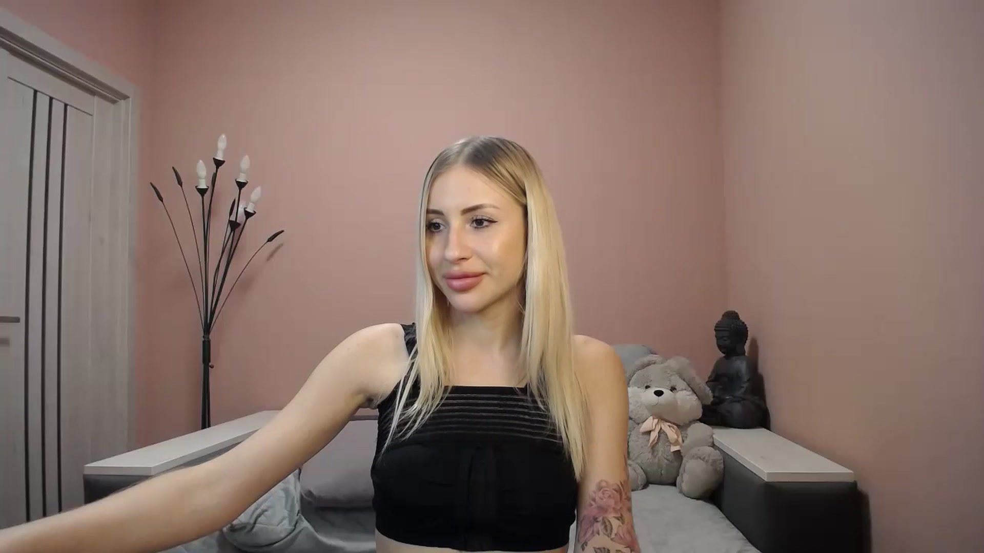 Gallery image thumbnail from KimKalash's myfreecams stream on, 01/08/2024, 12:22 image 15 of 20