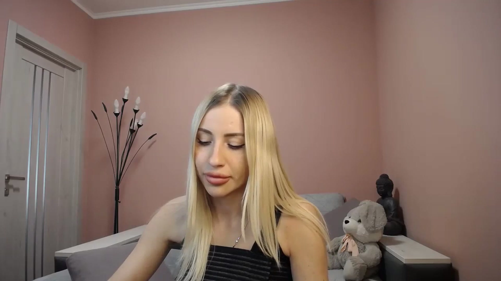 Gallery image thumbnail from KimKalash's myfreecams stream on, 01/10/2024, 12:08 image 9 of 20