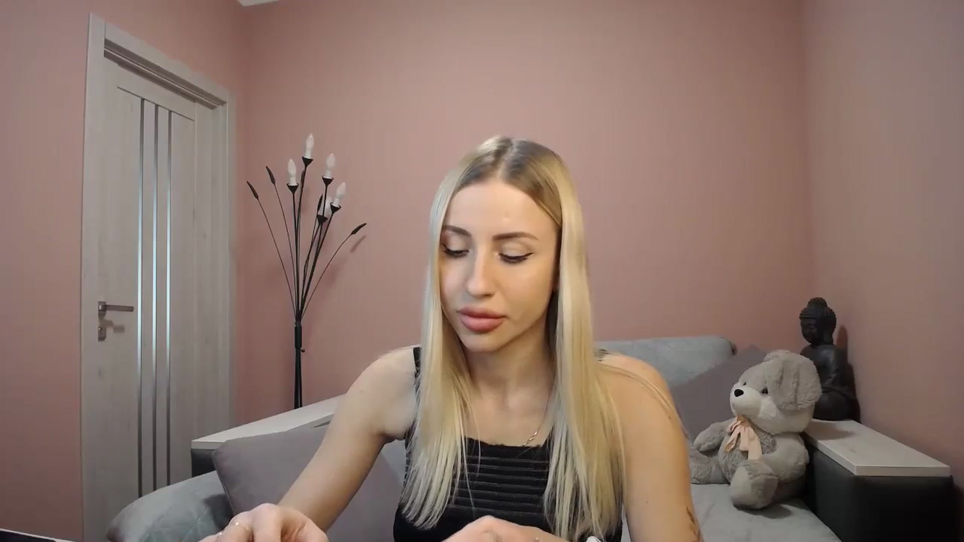 Gallery image thumbnail from KimKalash's myfreecams stream on, 01/10/2024, 12:08 image 4 of 20