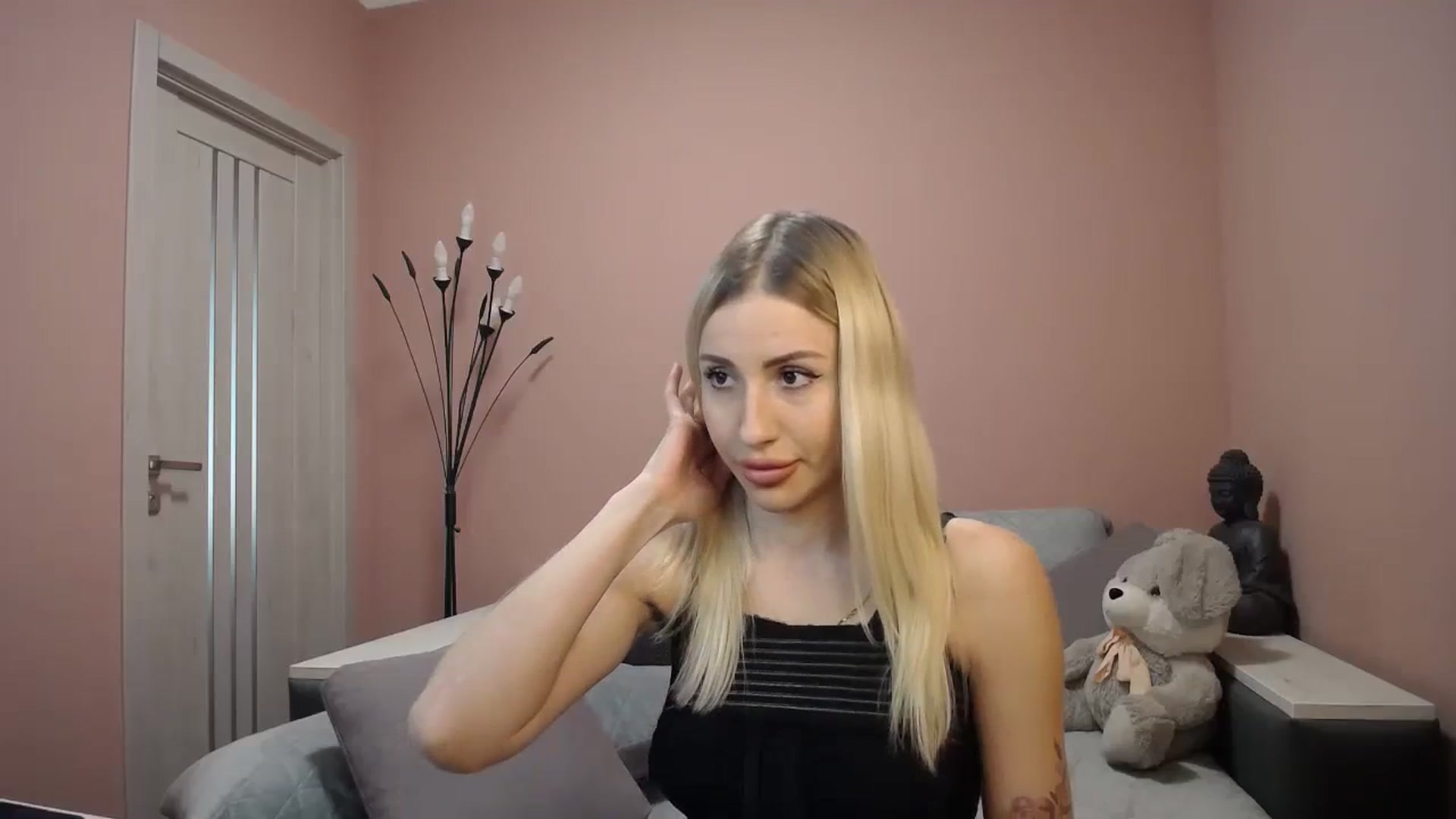 Gallery image thumbnail from KimKalash's myfreecams stream on, 01/10/2024, 12:08 image 6 of 20