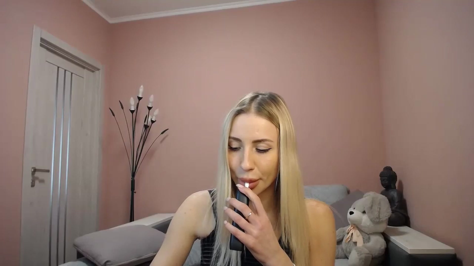 Gallery image thumbnail from KimKalash's myfreecams stream on, 01/10/2024, 12:08 image 14 of 20