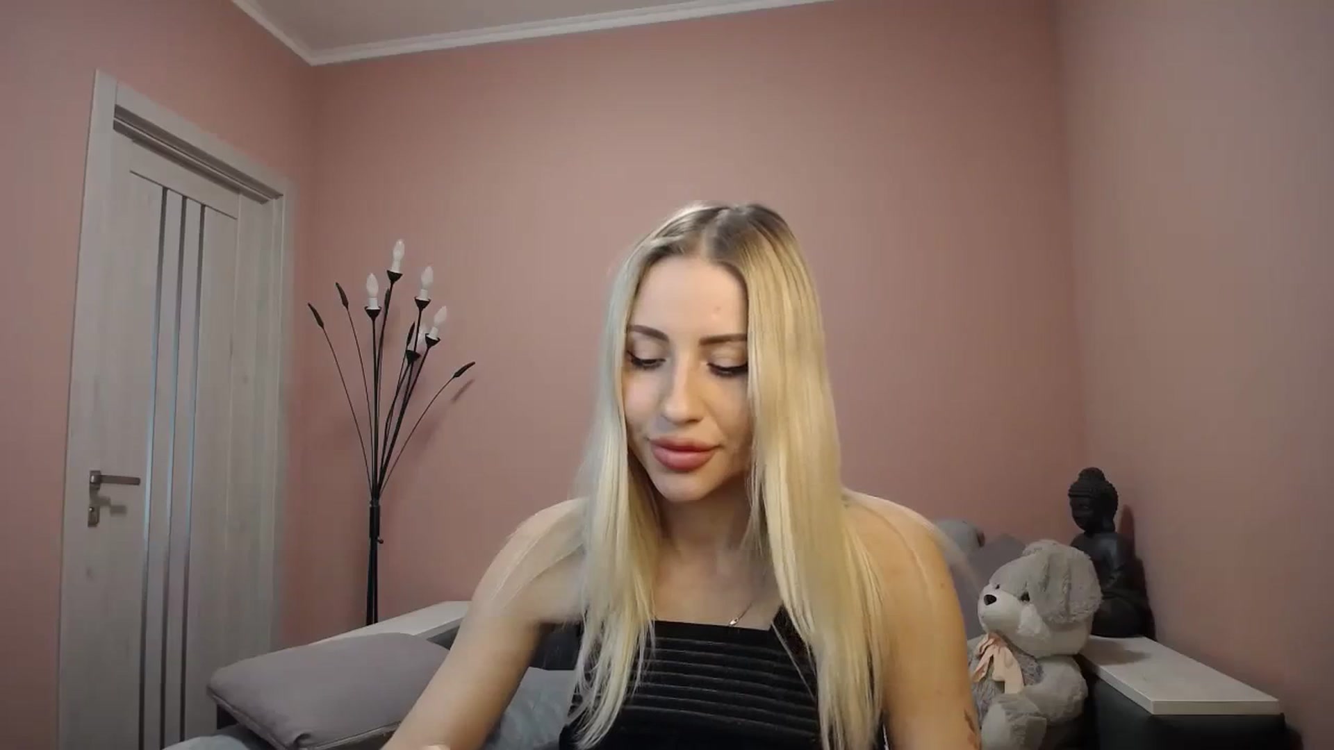 Gallery image thumbnail from KimKalash's myfreecams stream on, 01/10/2024, 12:08 image 12 of 20