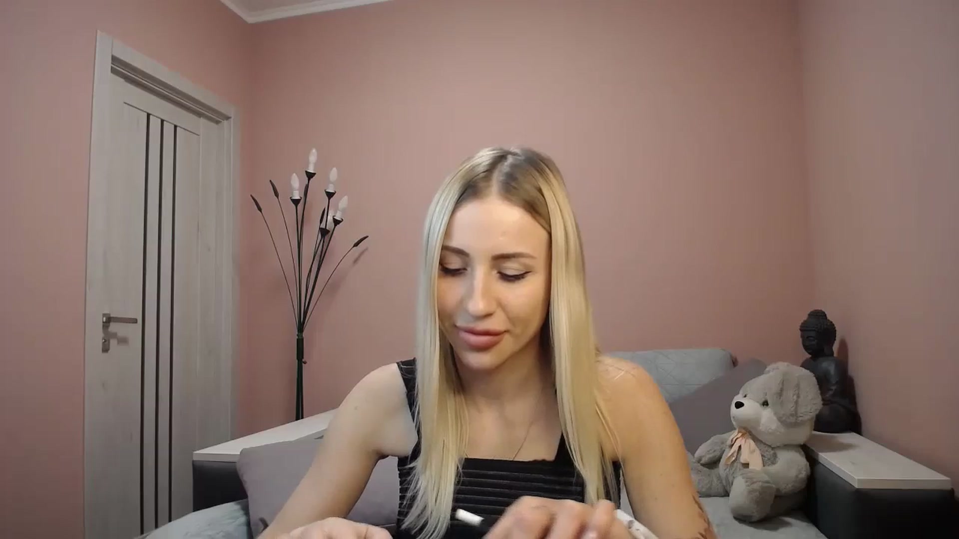Gallery image thumbnail from KimKalash's myfreecams stream on, 01/10/2024, 14:39 image 20 of 20