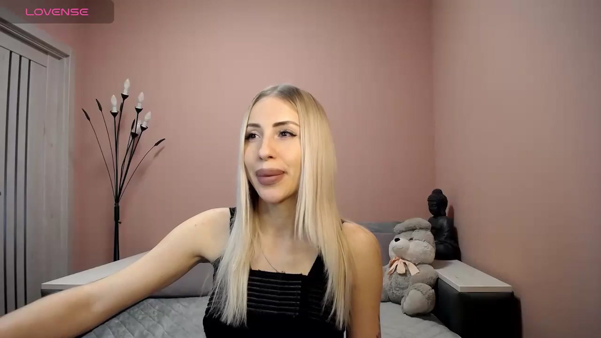 Gallery image thumbnail from KimKalash's myfreecams stream on, 01/13/2024, 09:21 image 7 of 20