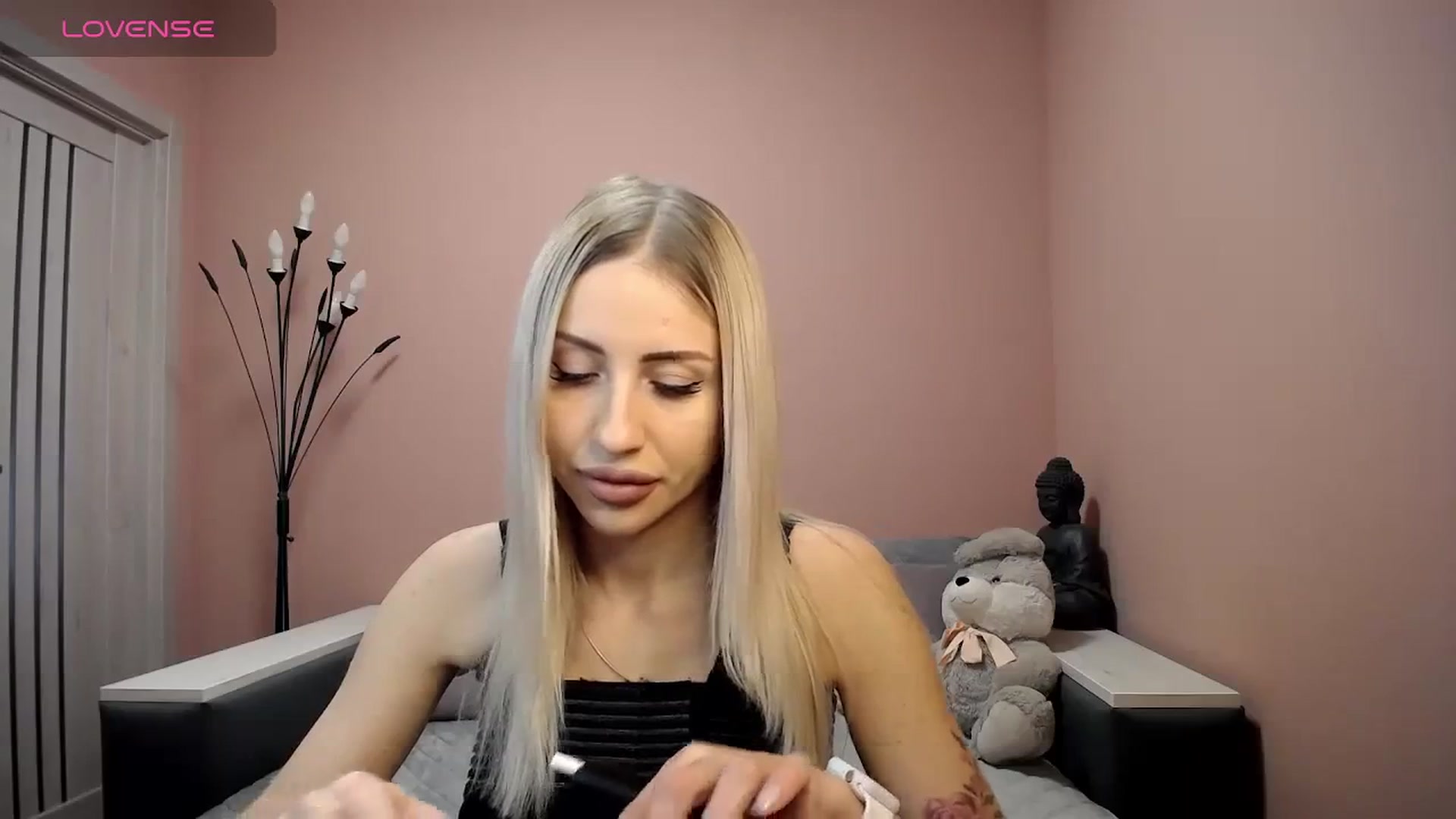 Gallery image thumbnail from KimKalash's myfreecams stream on, 01/13/2024, 09:21 image 6 of 20