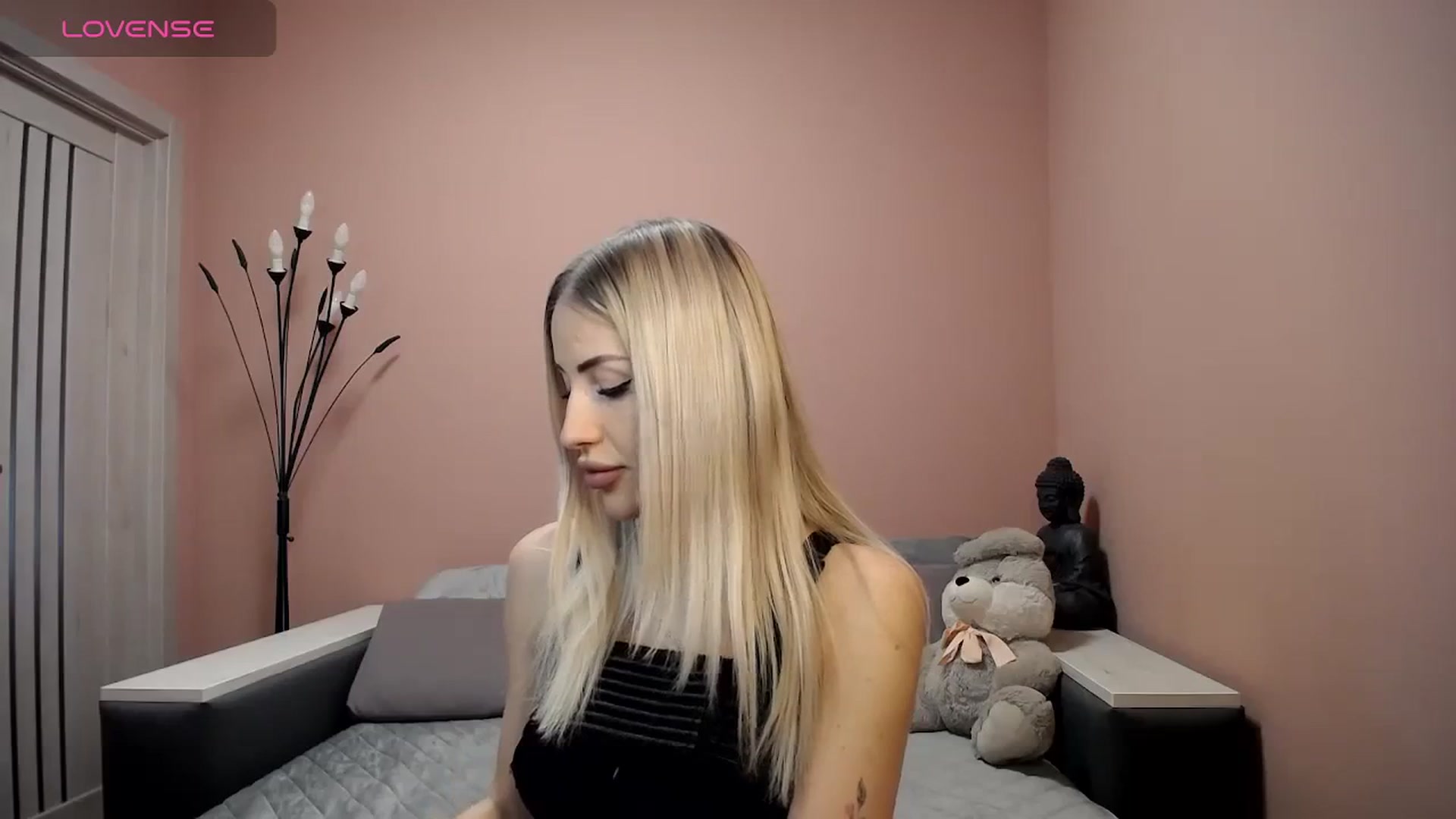Gallery image thumbnail from KimKalash's myfreecams stream on, 01/13/2024, 09:21 image 3 of 20