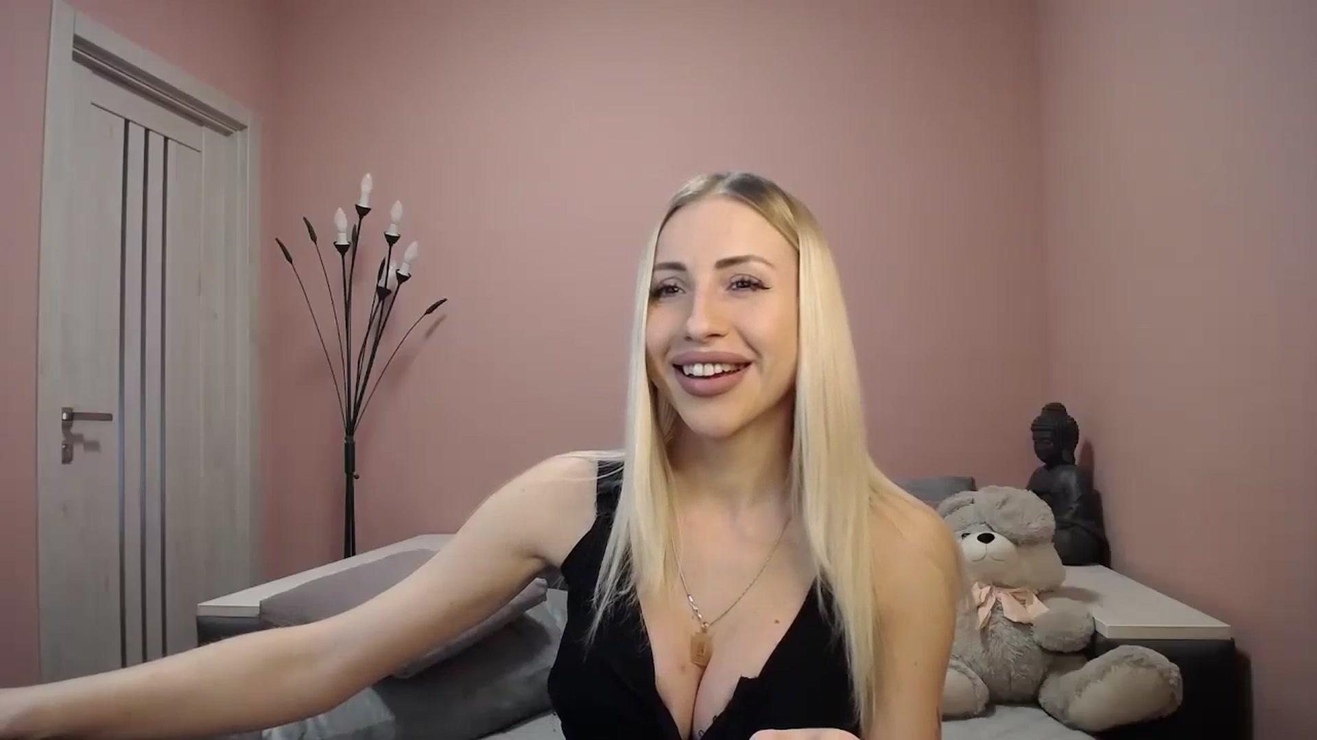 Gallery image thumbnail from KimKalash's myfreecams stream on, 01/23/2024, 10:32 image 4 of 20