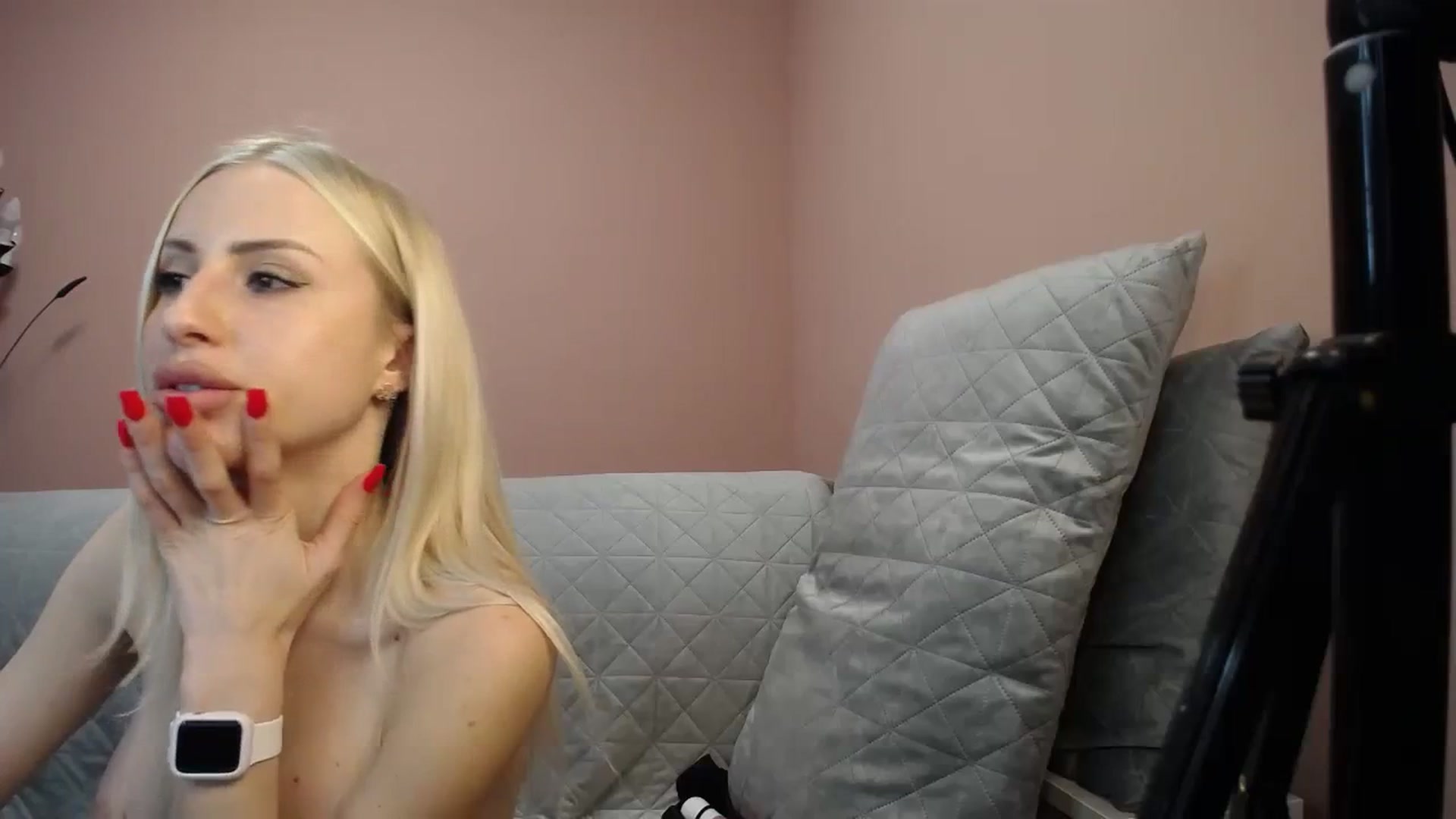 Gallery image thumbnail from KimKalash's myfreecams stream on, 02/19/2024, 10:13 image 14 of 20