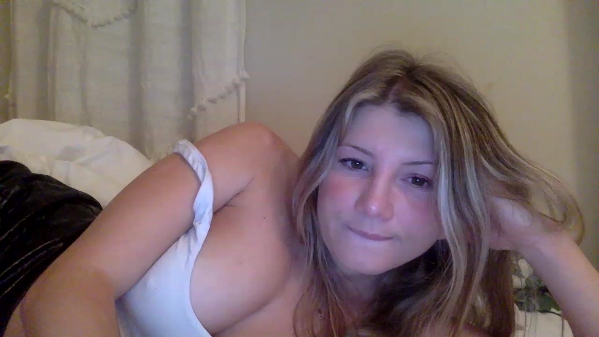Gallery image thumbnail from KimKim55's myfreecams stream on, 12/20/2022, 06:53 image 20 of 20
