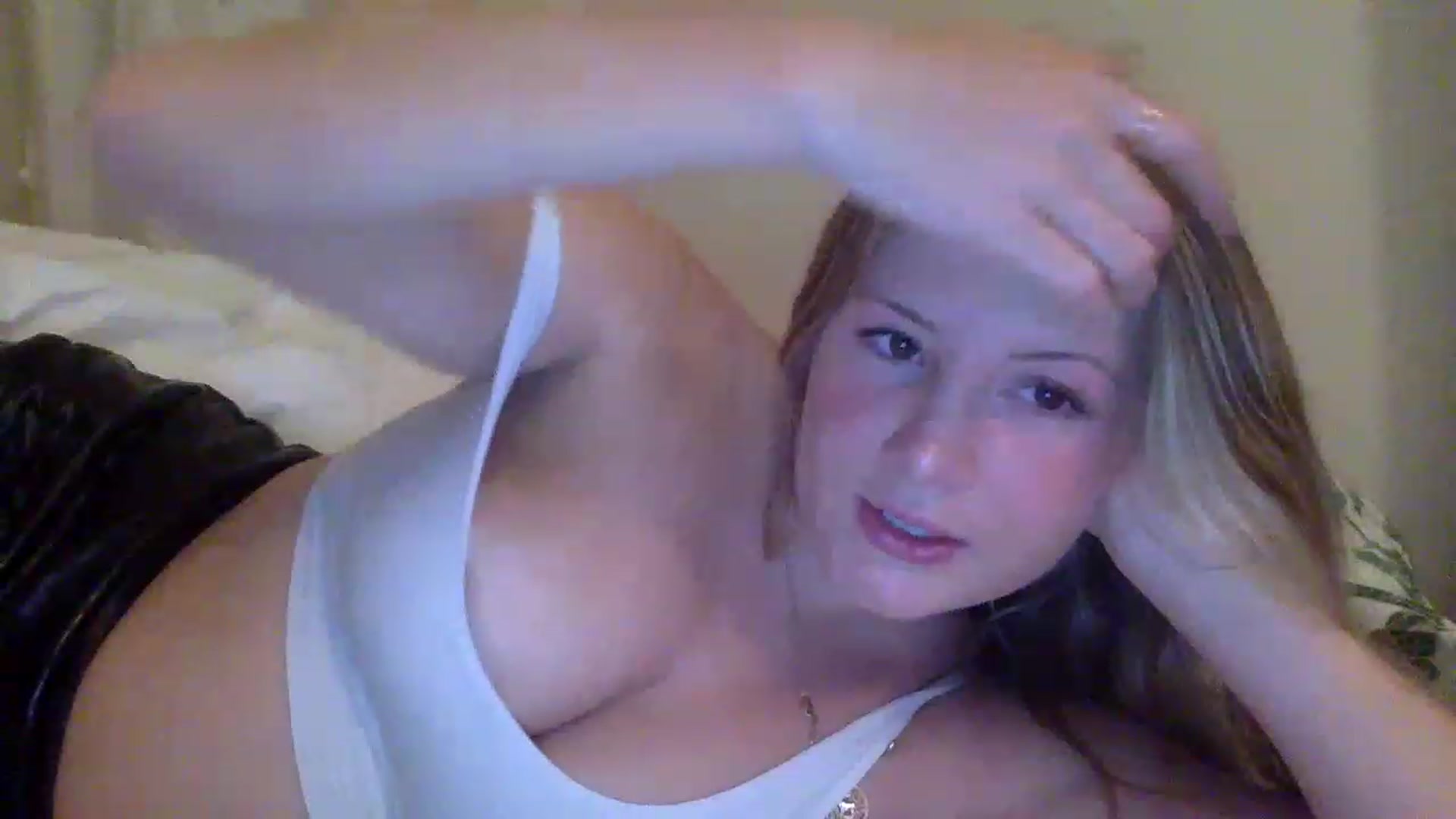Gallery image thumbnail from KimKim55's myfreecams stream on, 12/20/2022, 06:53 image 11 of 20