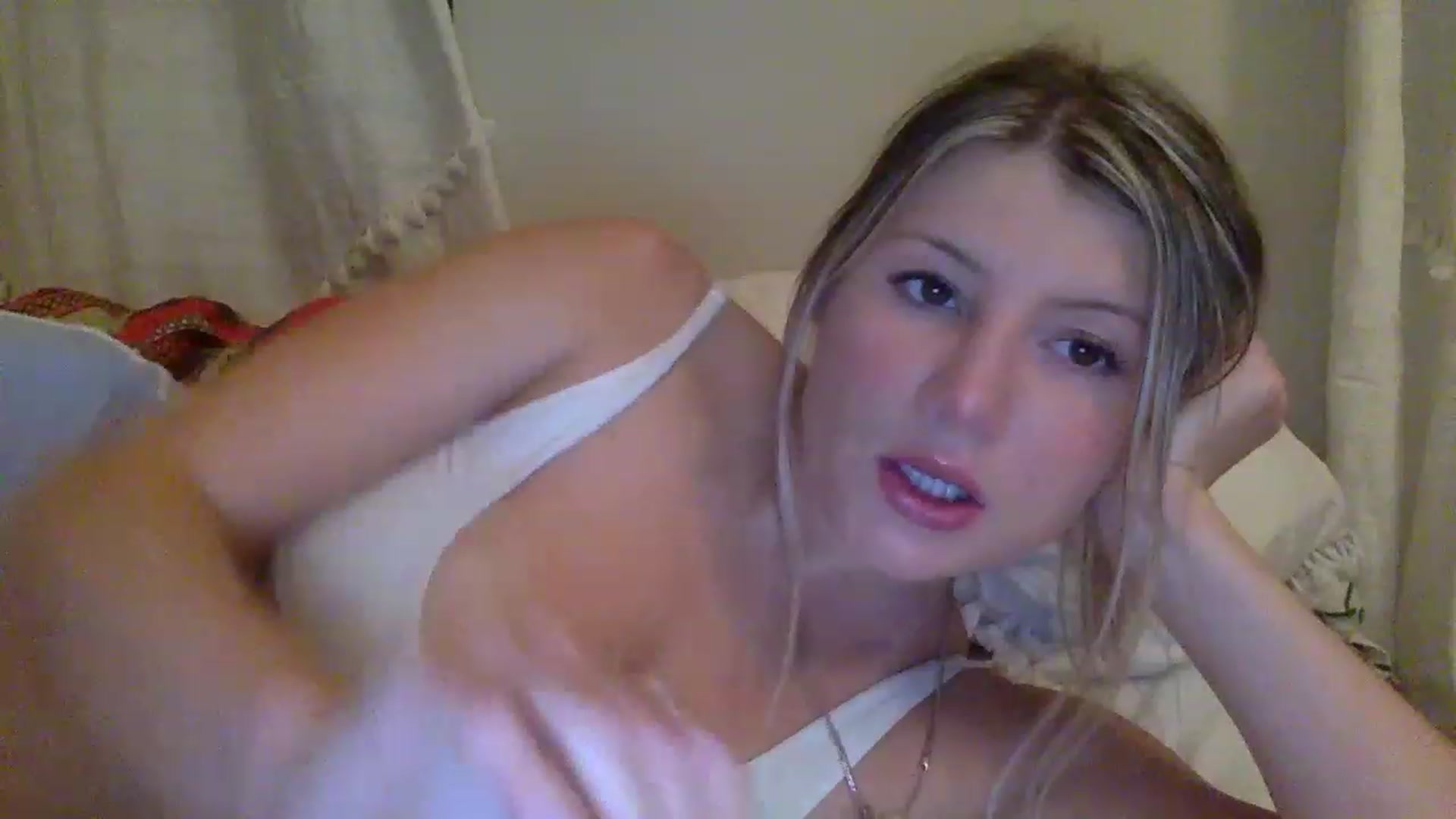 Gallery image thumbnail from KimKim55's myfreecams stream on, 12/21/2022, 06:34 image 20 of 20