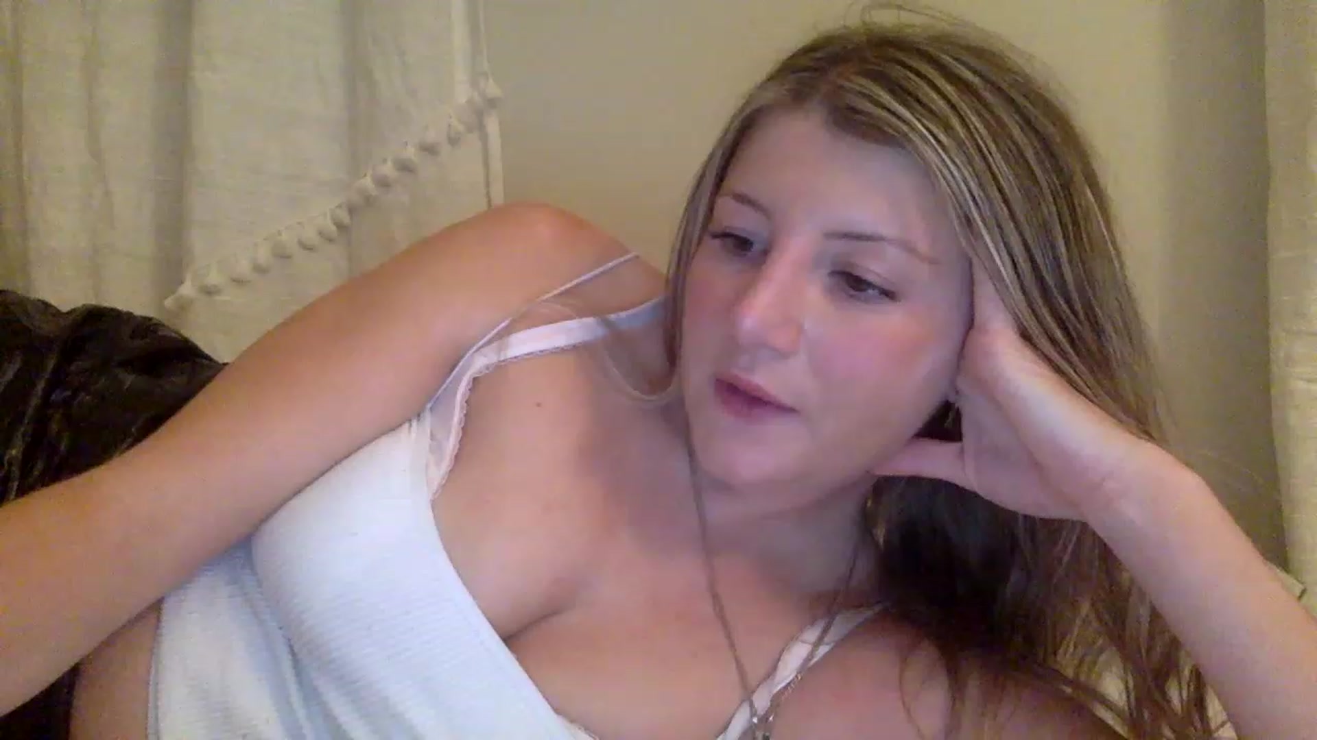 Gallery image thumbnail from KimKim55's myfreecams stream on, 12/22/2022, 06:30 image 12 of 20