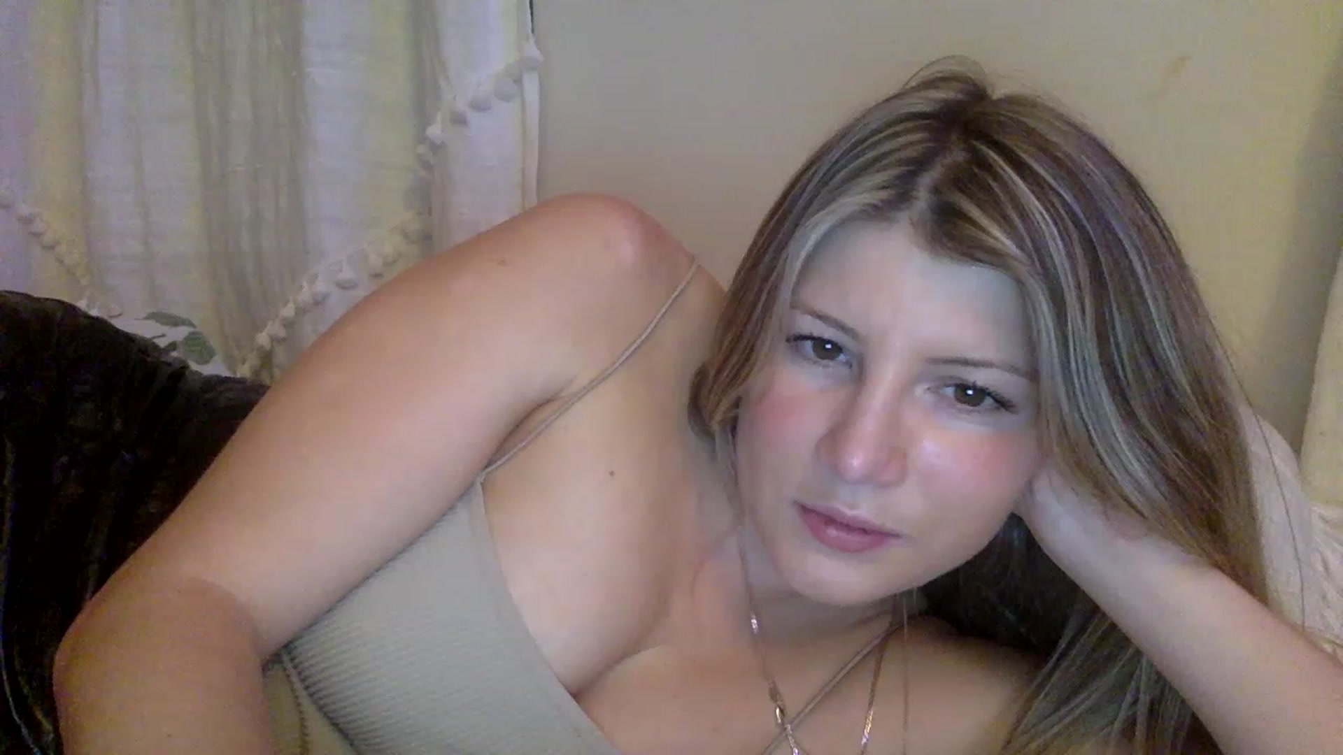 Gallery image thumbnail from KimKim55's myfreecams stream on, 12/28/2022, 06:21 image 14 of 20