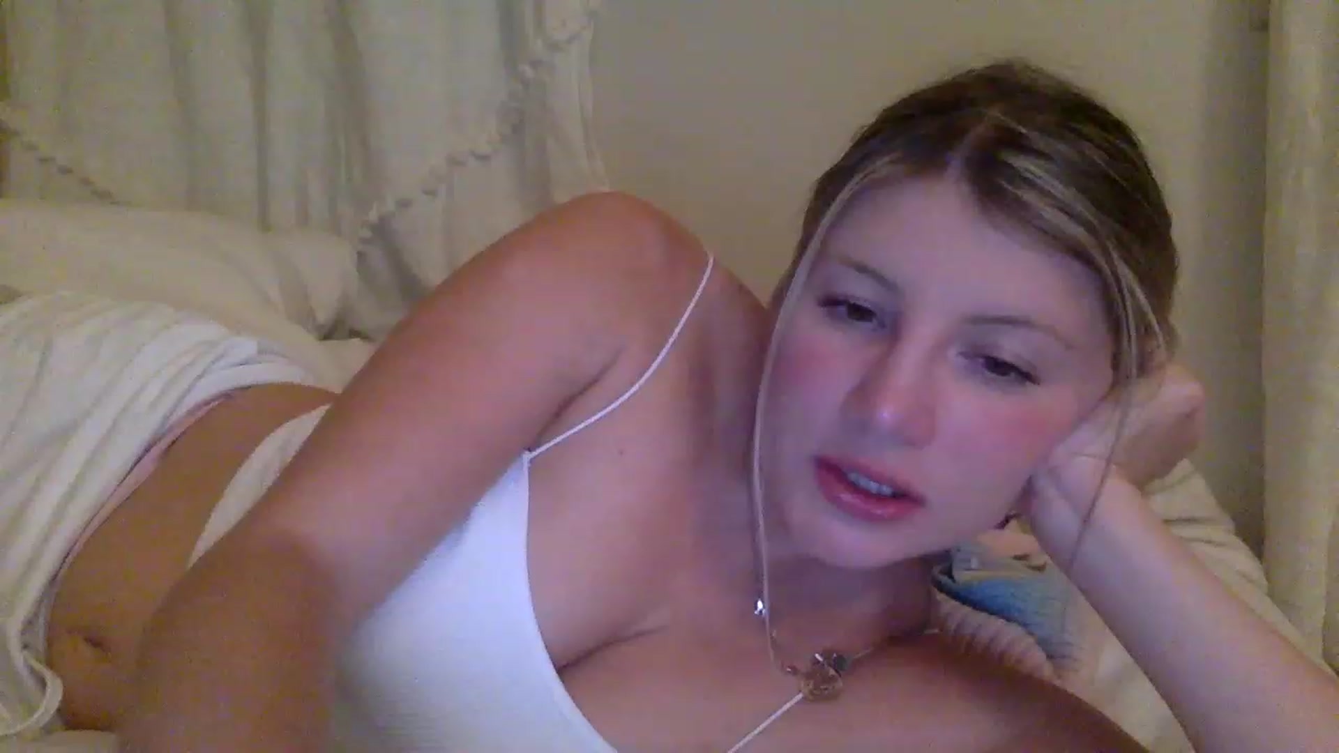Gallery image thumbnail from KimKim55's myfreecams stream on, 01/13/2023, 04:57 image 17 of 20