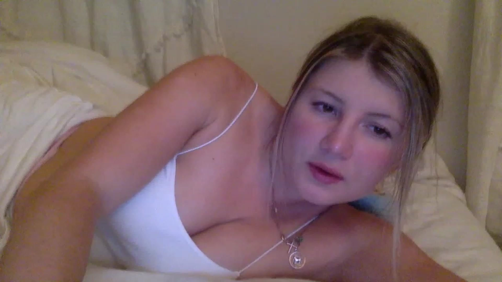 Gallery image thumbnail from KimKim55's myfreecams stream on, 01/13/2023, 04:57 image 15 of 20