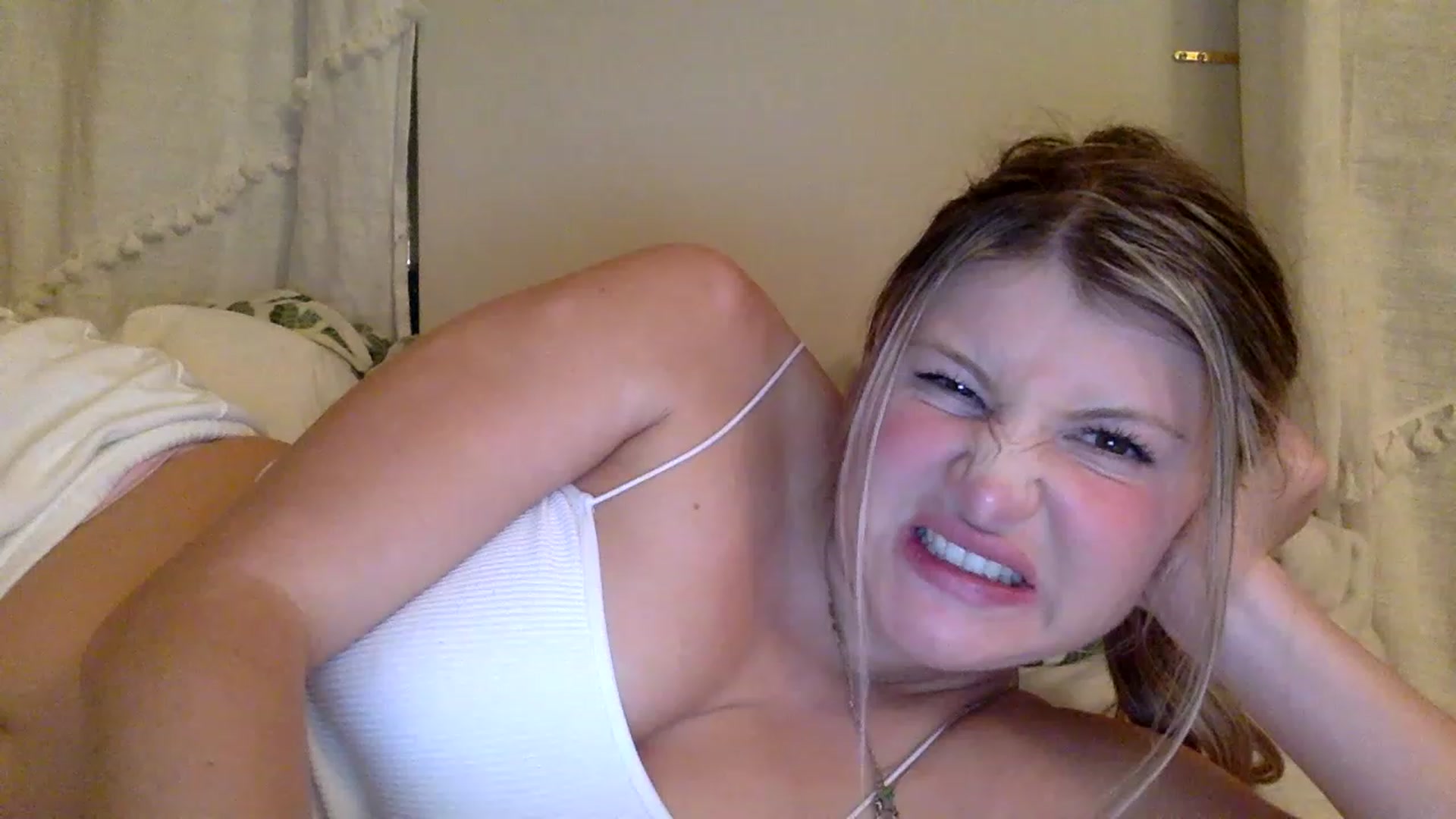 Gallery image thumbnail from KimKim55's myfreecams stream on, 01/13/2023, 06:32 image 16 of 20