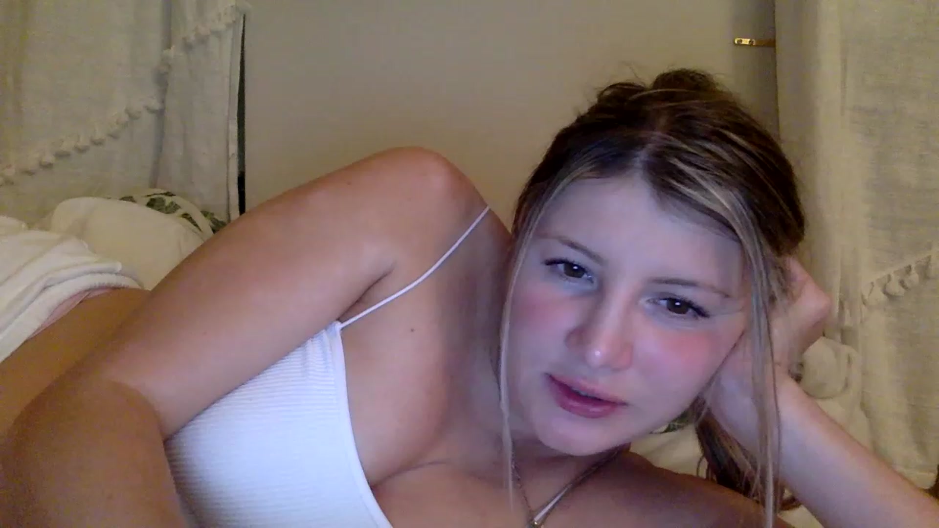 Gallery image thumbnail from KimKim55's myfreecams stream on, 01/13/2023, 06:32 image 13 of 20