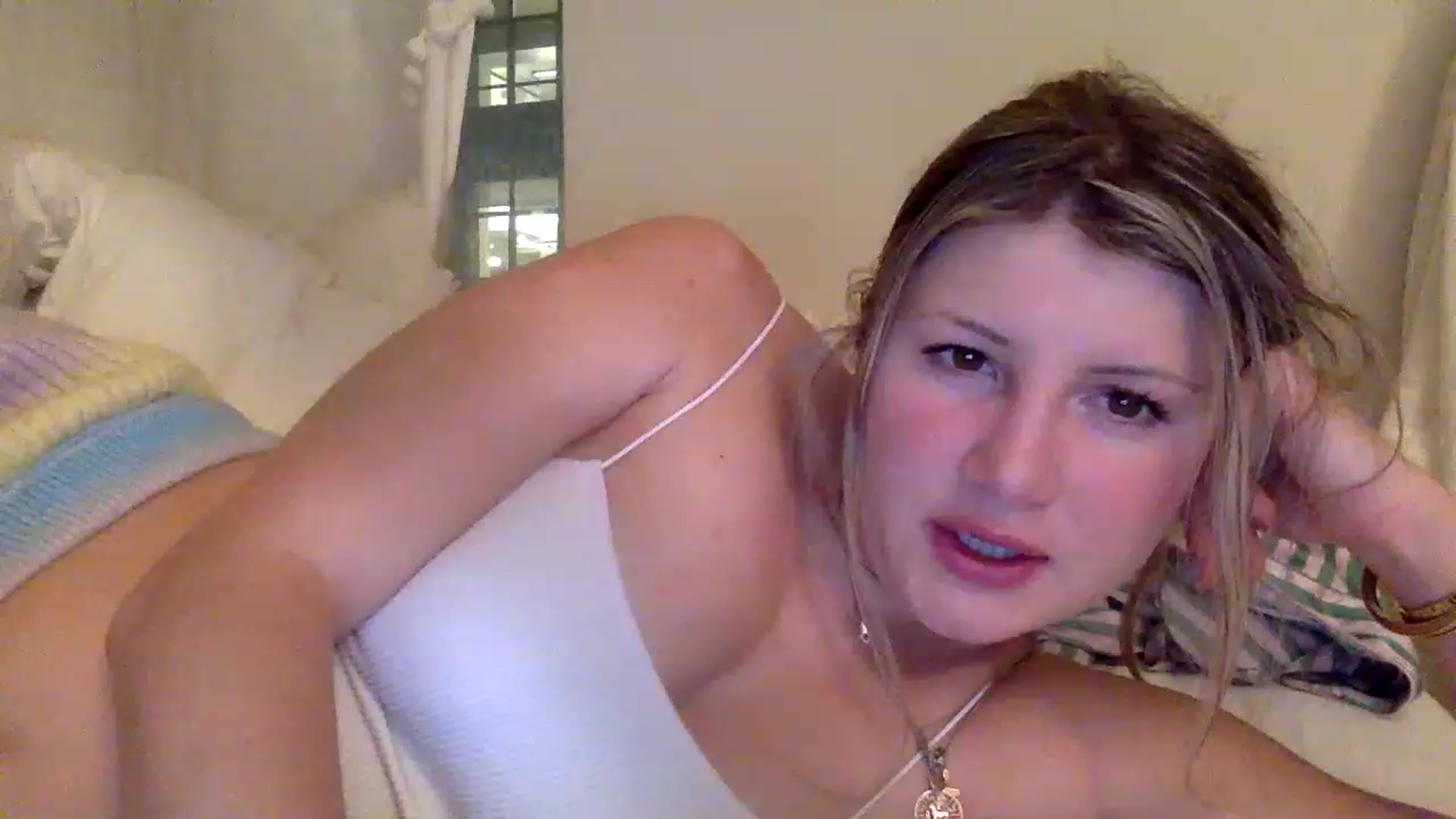 Gallery image thumbnail from KimKim55's myfreecams stream on, 01/20/2023, 06:37 image 6 of 20