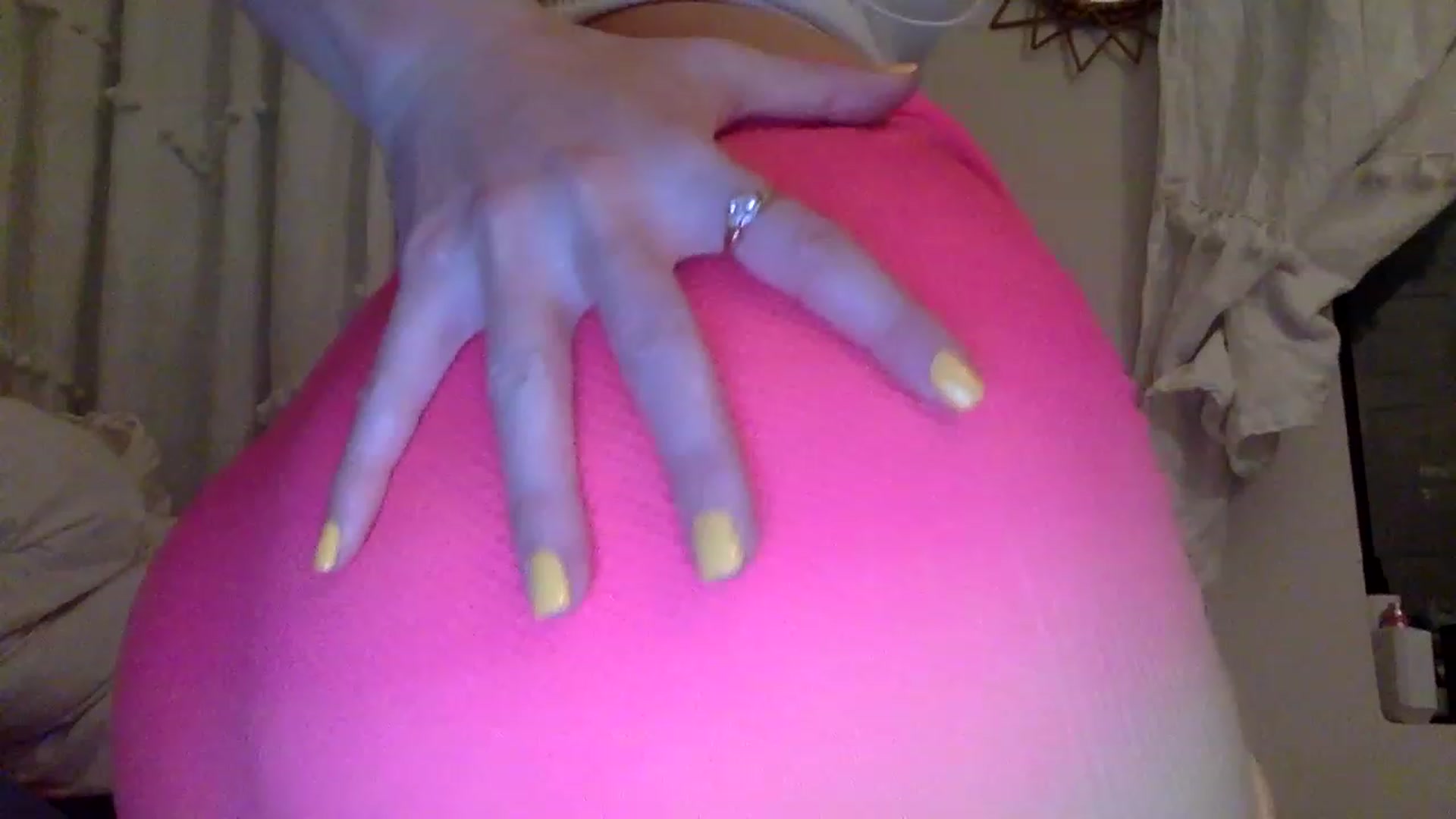 Gallery image thumbnail from KimKim55's myfreecams stream on, 03/03/2023, 07:53 image 4 of 20