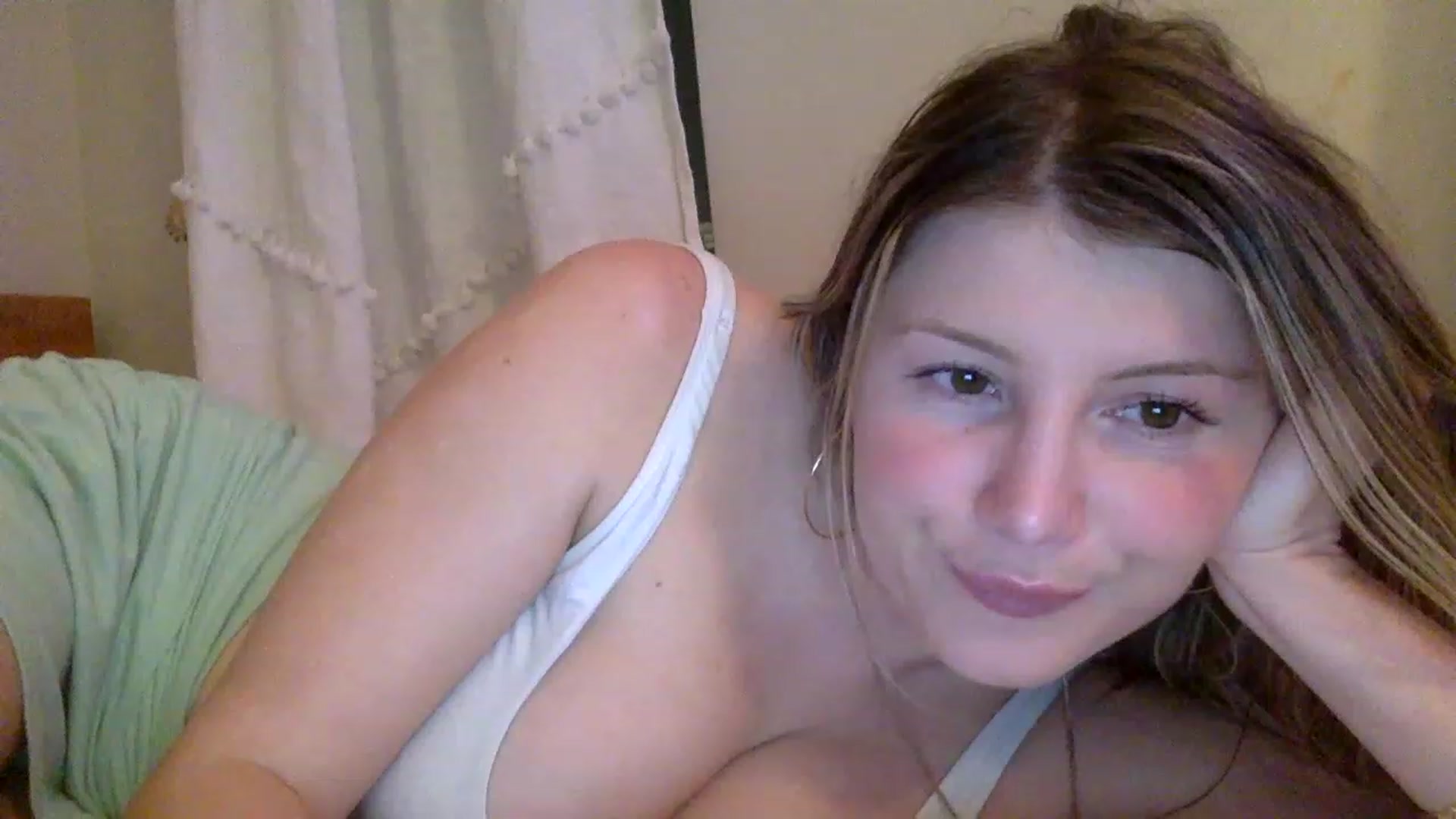 Gallery image thumbnail from KimKim55's myfreecams stream on, 03/20/2023, 04:47 image 6 of 20