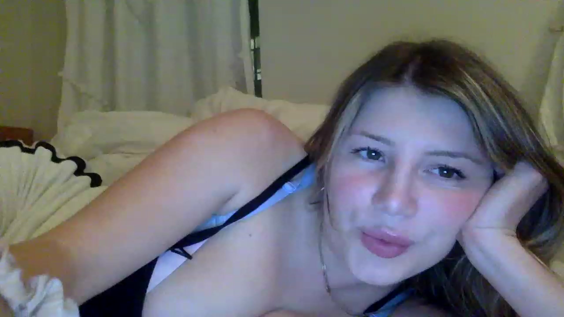 Gallery image thumbnail from KimKim55's myfreecams stream on, 03/21/2023, 05:38 image 19 of 20