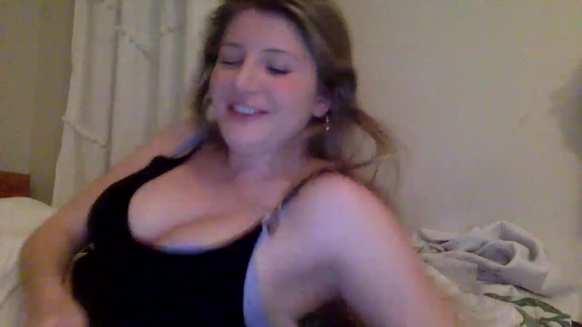 Gallery image thumbnail from KimKim55's myfreecams stream on, 03/22/2023, 04:48 image 16 of 20