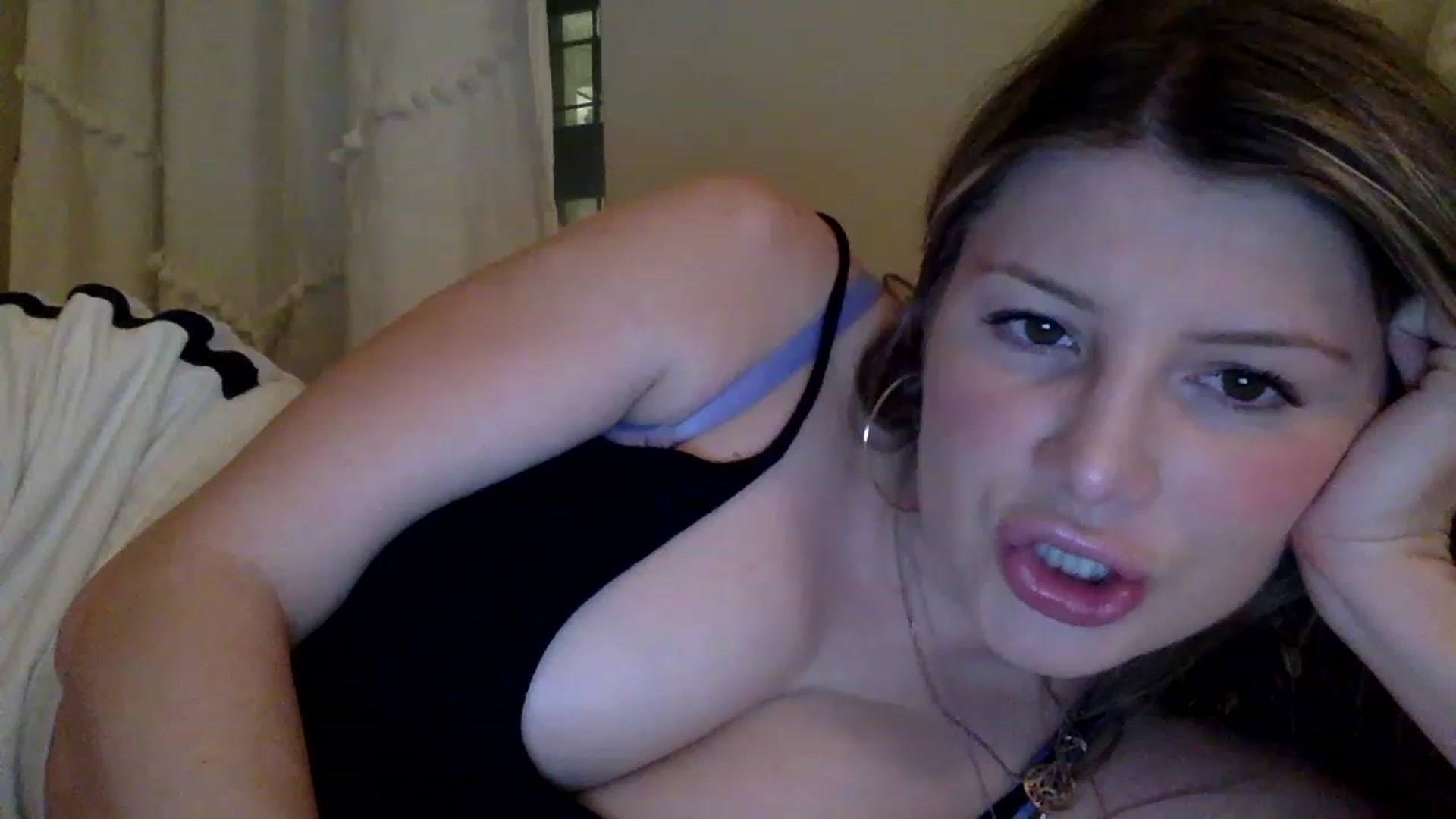 Gallery image thumbnail from KimKim55's myfreecams stream on, 03/22/2023, 04:48 image 10 of 20