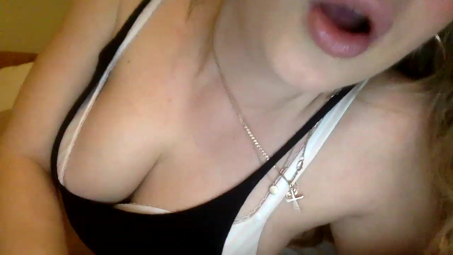 Gallery image thumbnail from KimKim55's myfreecams stream on, 03/22/2023, 04:48 image 4 of 20