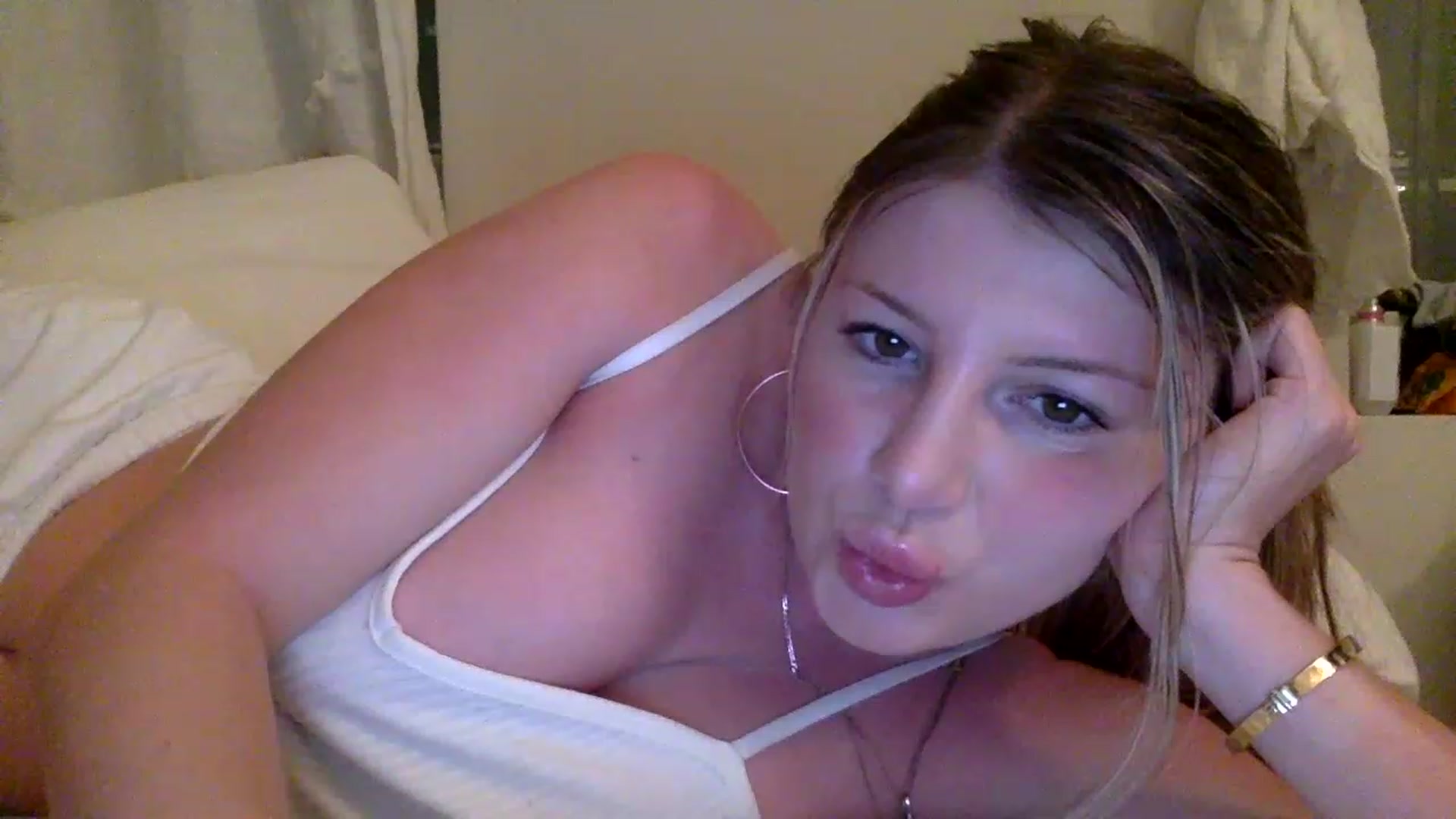 Gallery image thumbnail from KimKim55's myfreecams stream on, 03/23/2023, 05:32 image 19 of 20