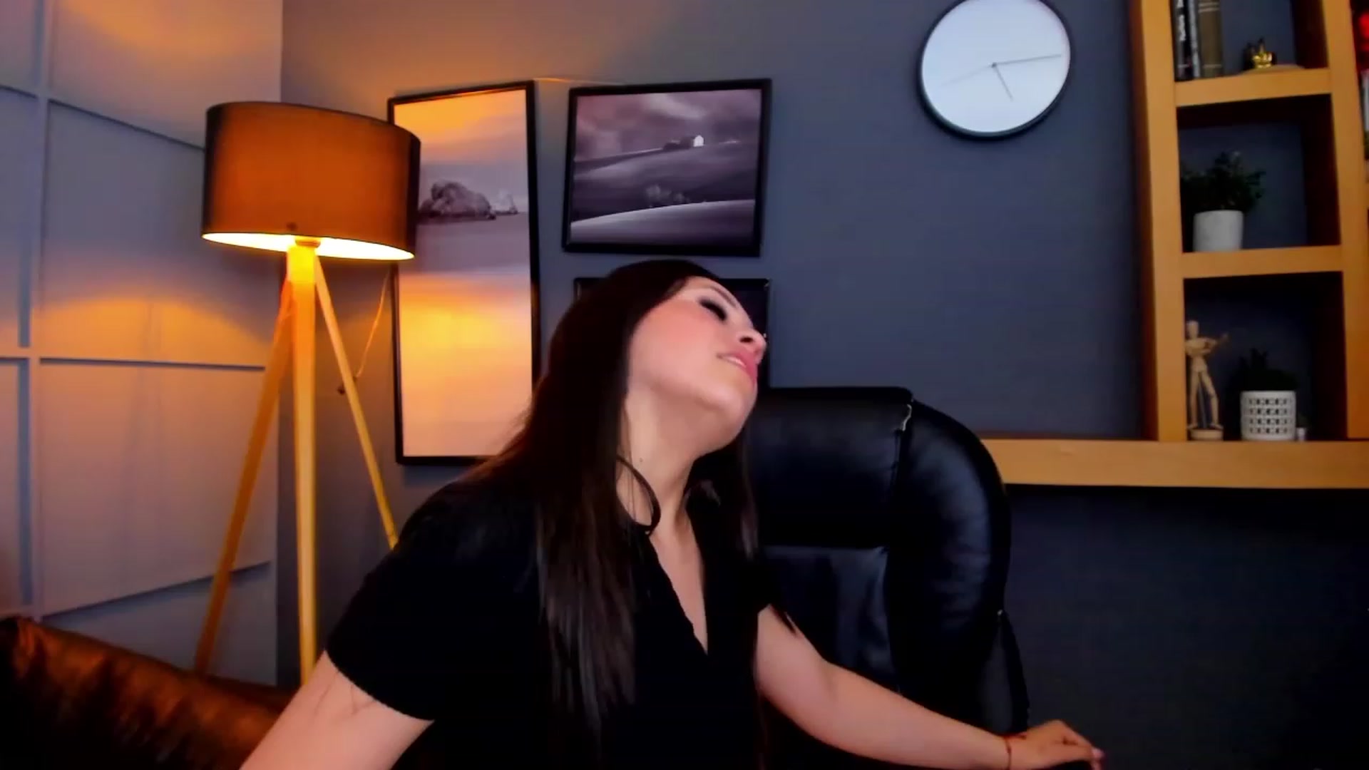 Gallery image thumbnail from Kim_Tyler's myfreecams stream on, 04/18/2023, 01:33 image 2 of 20