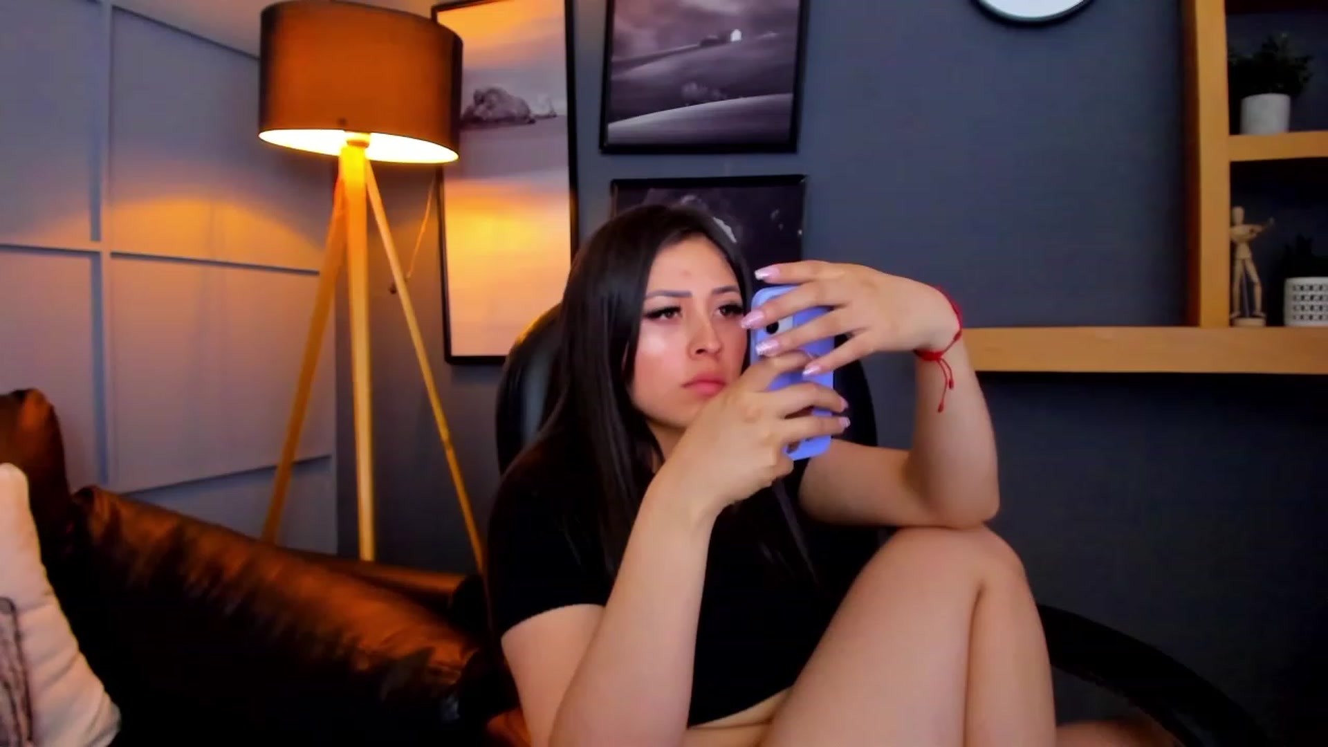 Gallery image thumbnail from Kim_Tyler's myfreecams stream on, 04/18/2023, 01:33 image 12 of 20