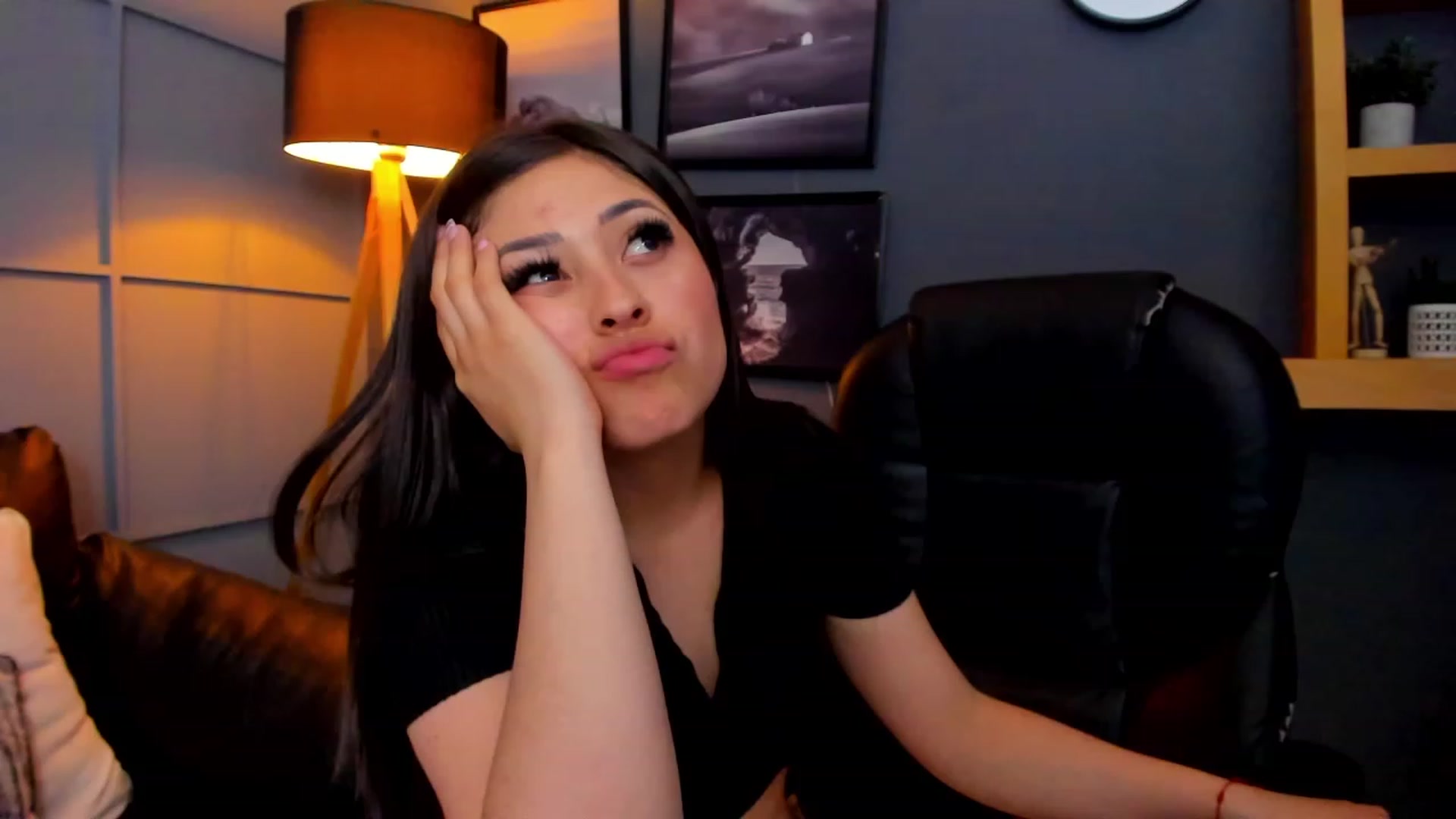 Gallery image thumbnail from Kim_Tyler's myfreecams stream on, 04/18/2023, 01:33 image 9 of 20