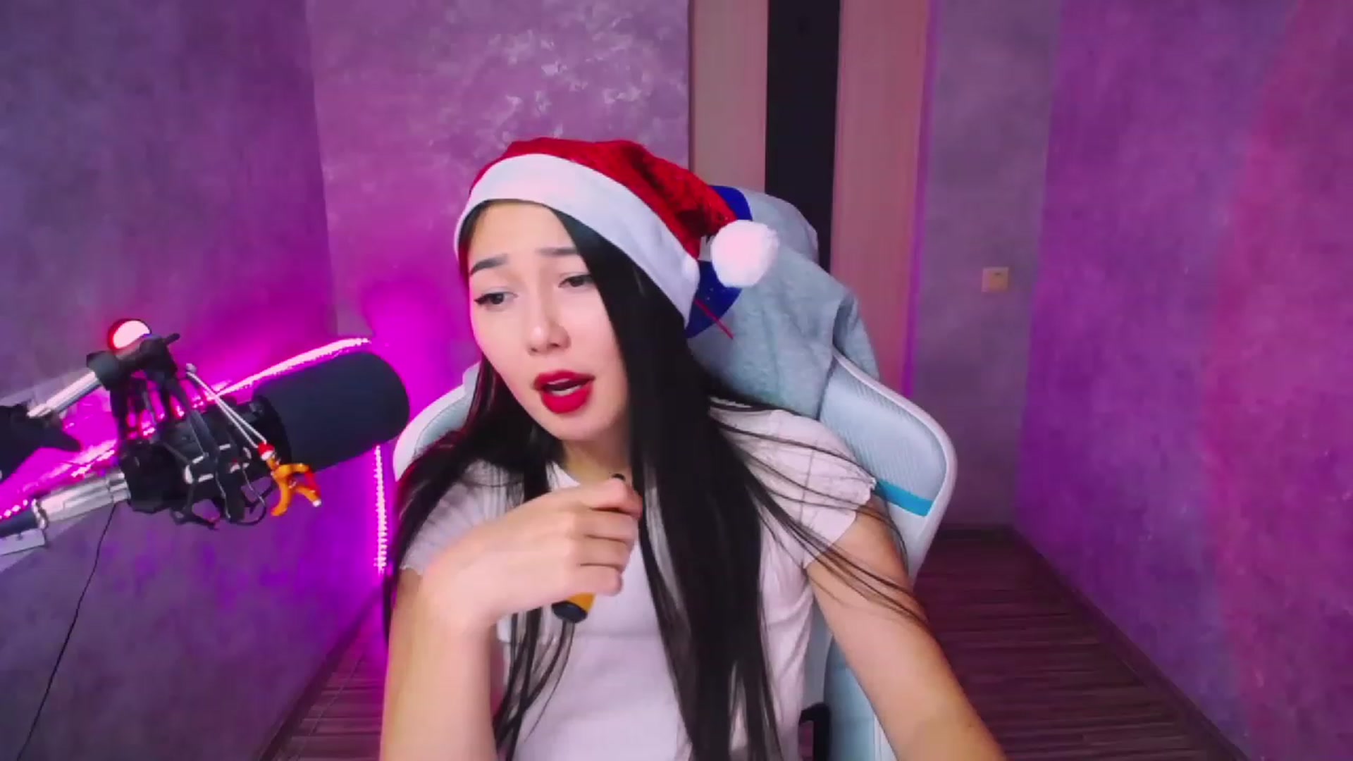 Gallery image thumbnail from Kim_cute99's myfreecams stream on, 12/28/2022, 23:07 image 12 of 20