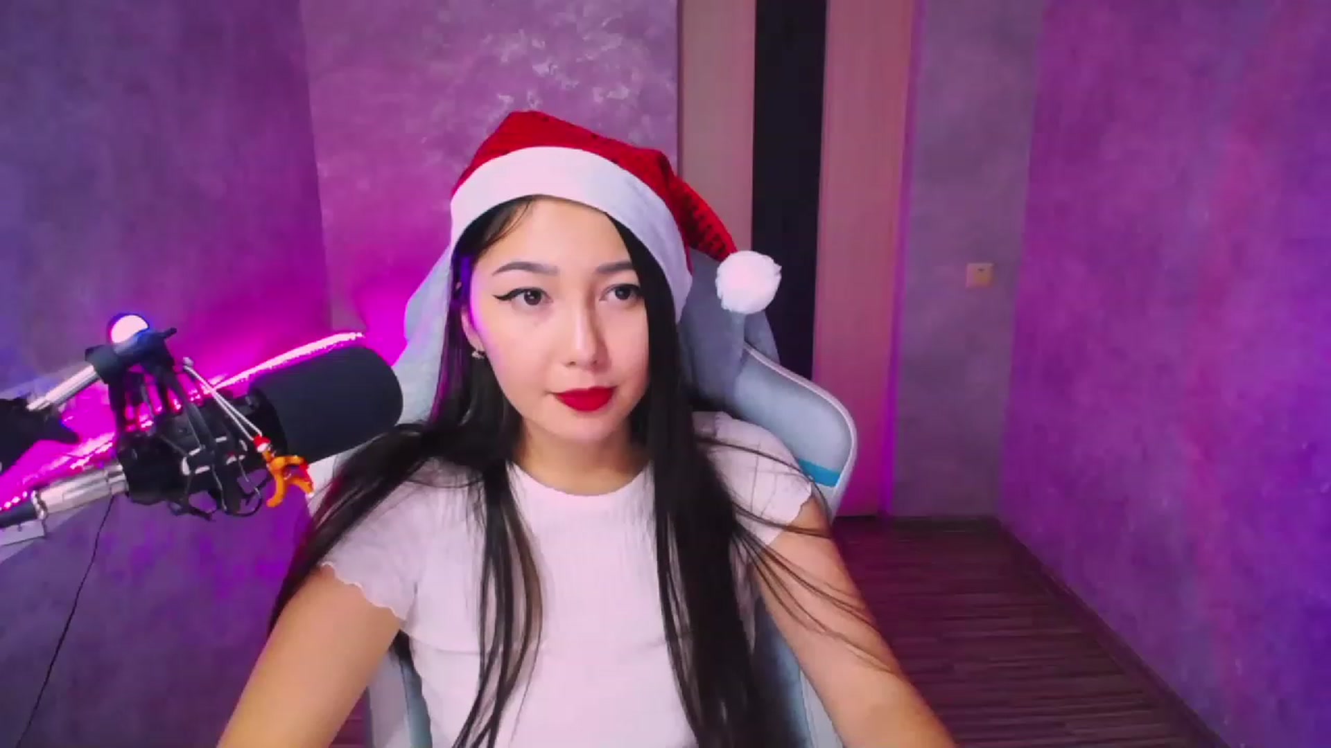 Gallery image thumbnail from Kim_cute99's myfreecams stream on, 12/28/2022, 23:07 image 13 of 20