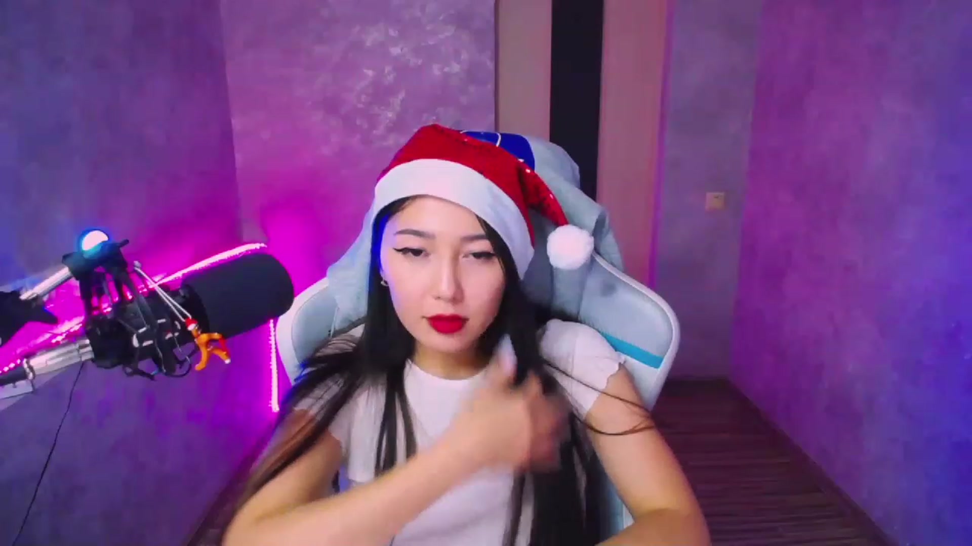 Gallery image thumbnail from Kim_cute99's myfreecams stream on, 12/28/2022, 23:07 image 17 of 20