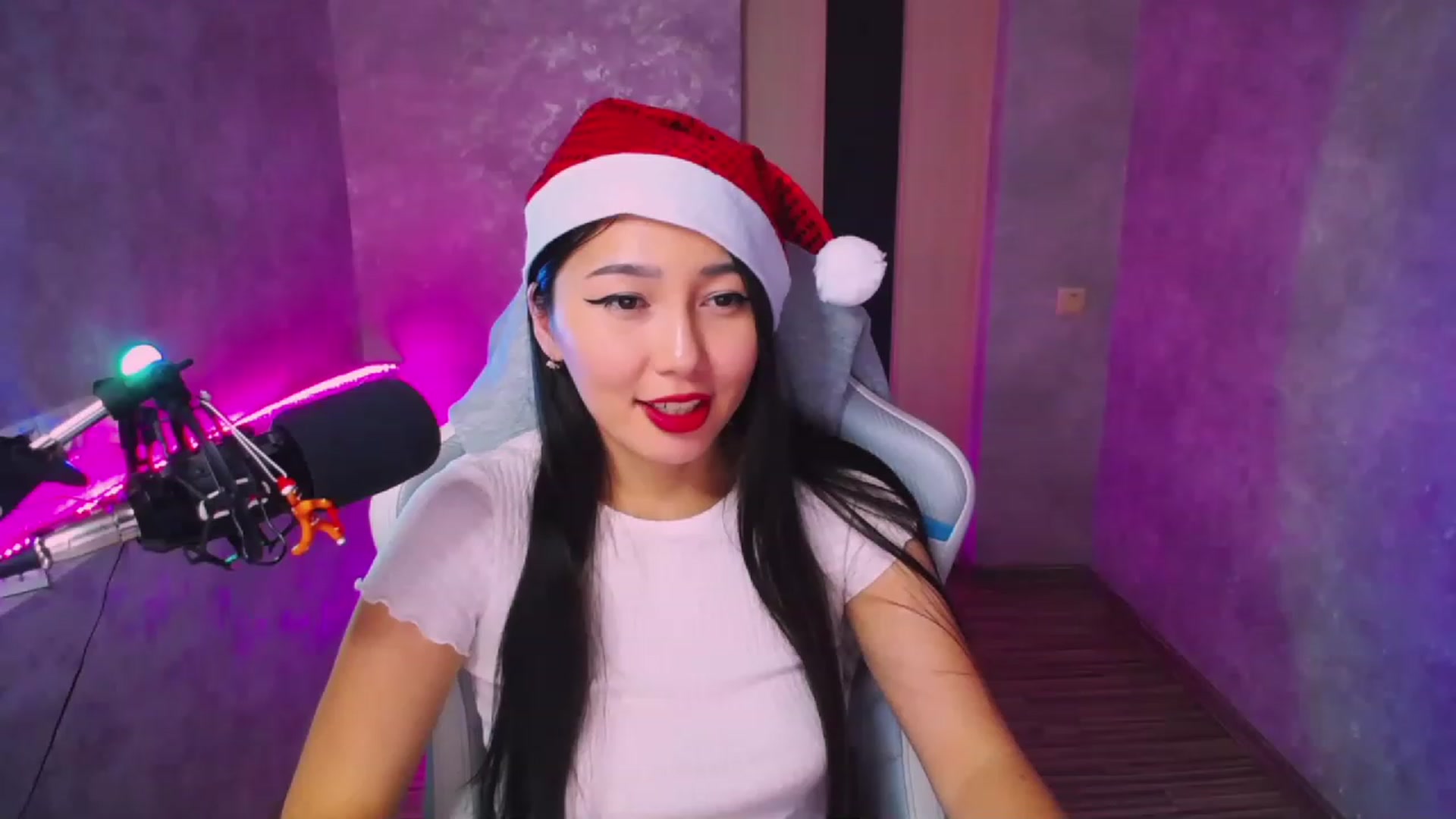 Gallery image thumbnail from Kim_cute99's myfreecams stream on, 12/28/2022, 23:07 image 4 of 20