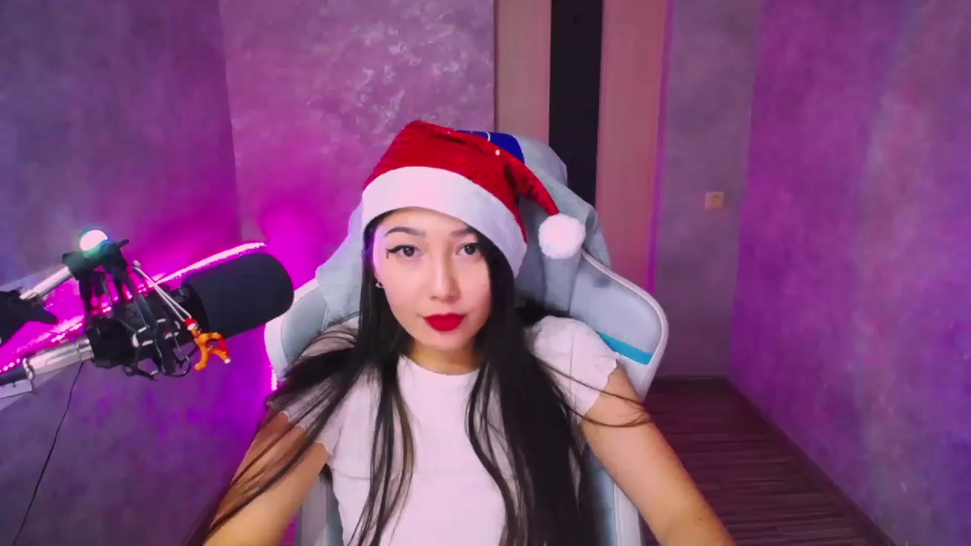Gallery image thumbnail from Kim_cute99's myfreecams stream on, 12/28/2022, 23:07 image 18 of 20