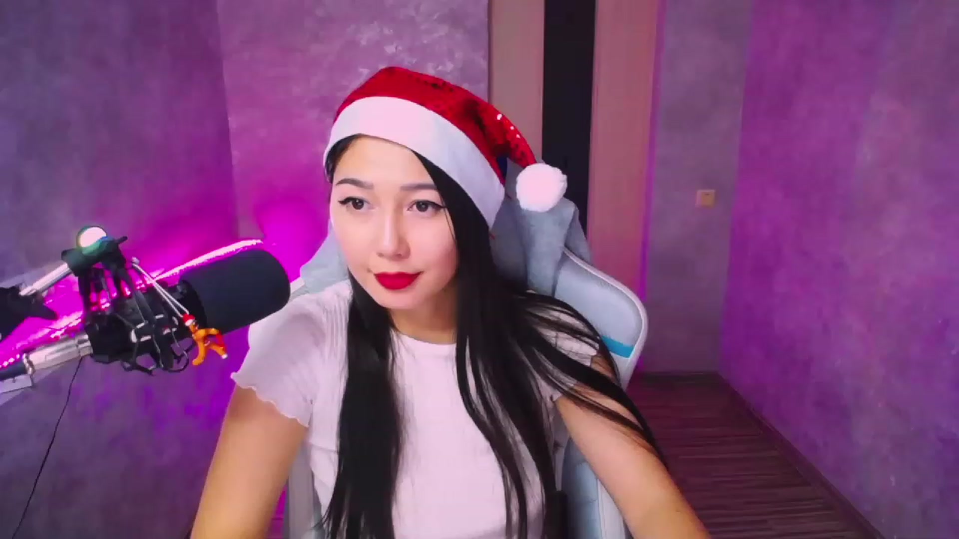 Gallery image thumbnail from Kim_cute99's myfreecams stream on, 12/28/2022, 23:07 image 5 of 20