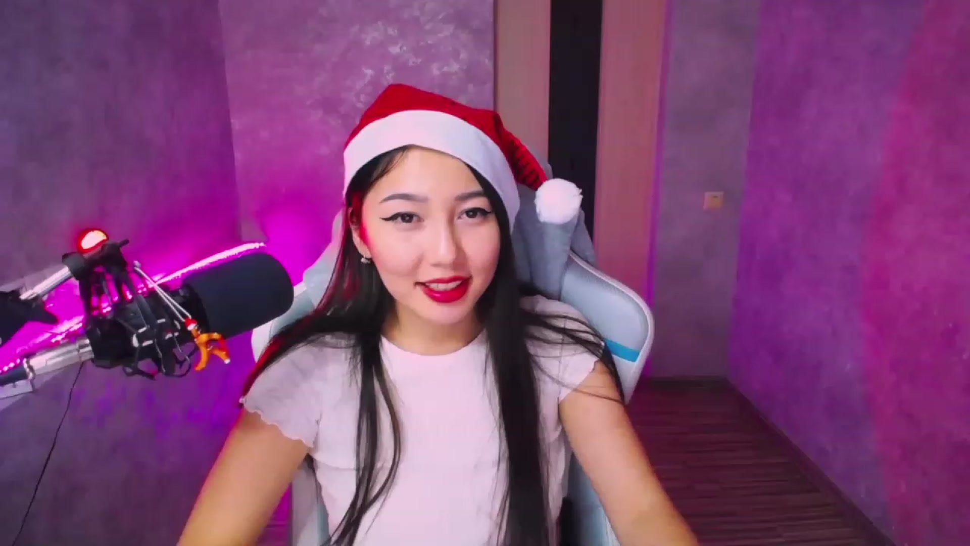 Gallery image thumbnail from Kim_cute99's myfreecams stream on, 12/28/2022, 23:07 image 9 of 20