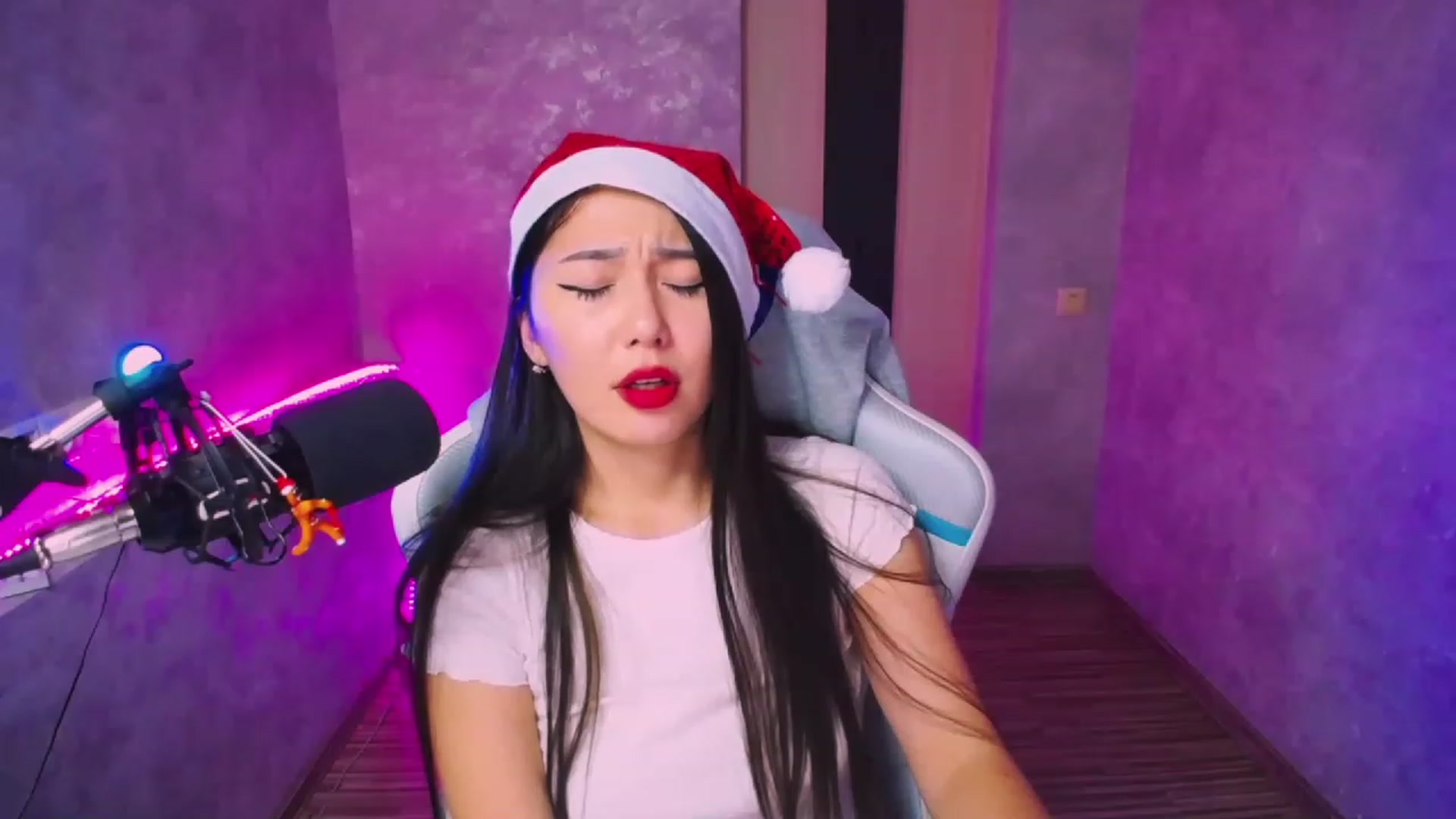 Gallery image thumbnail from Kim_cute99's myfreecams stream on, 12/28/2022, 23:07 image 14 of 20