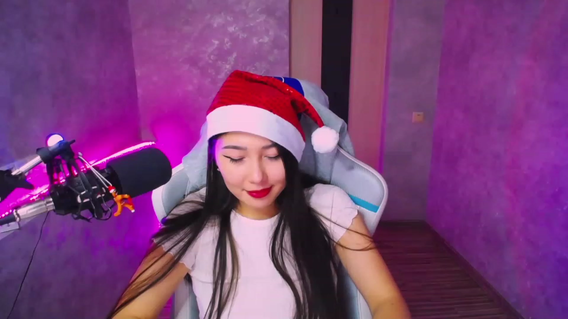 Gallery image thumbnail from Kim_cute99's myfreecams stream on, 12/28/2022, 23:07 image 19 of 20